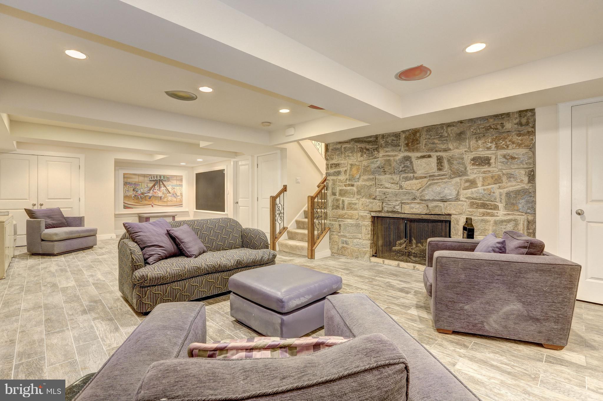 POTOMAC VILLAGE - Residential