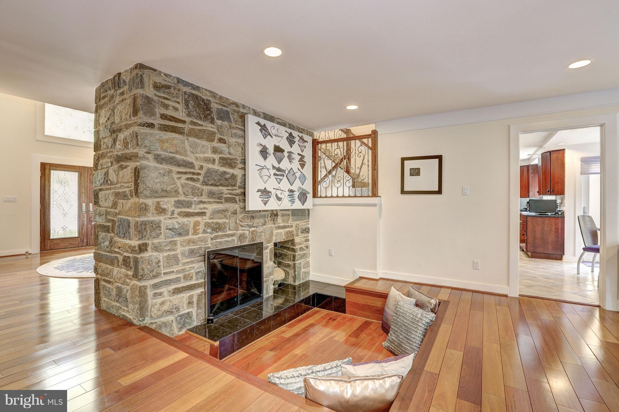 POTOMAC VILLAGE - Residential