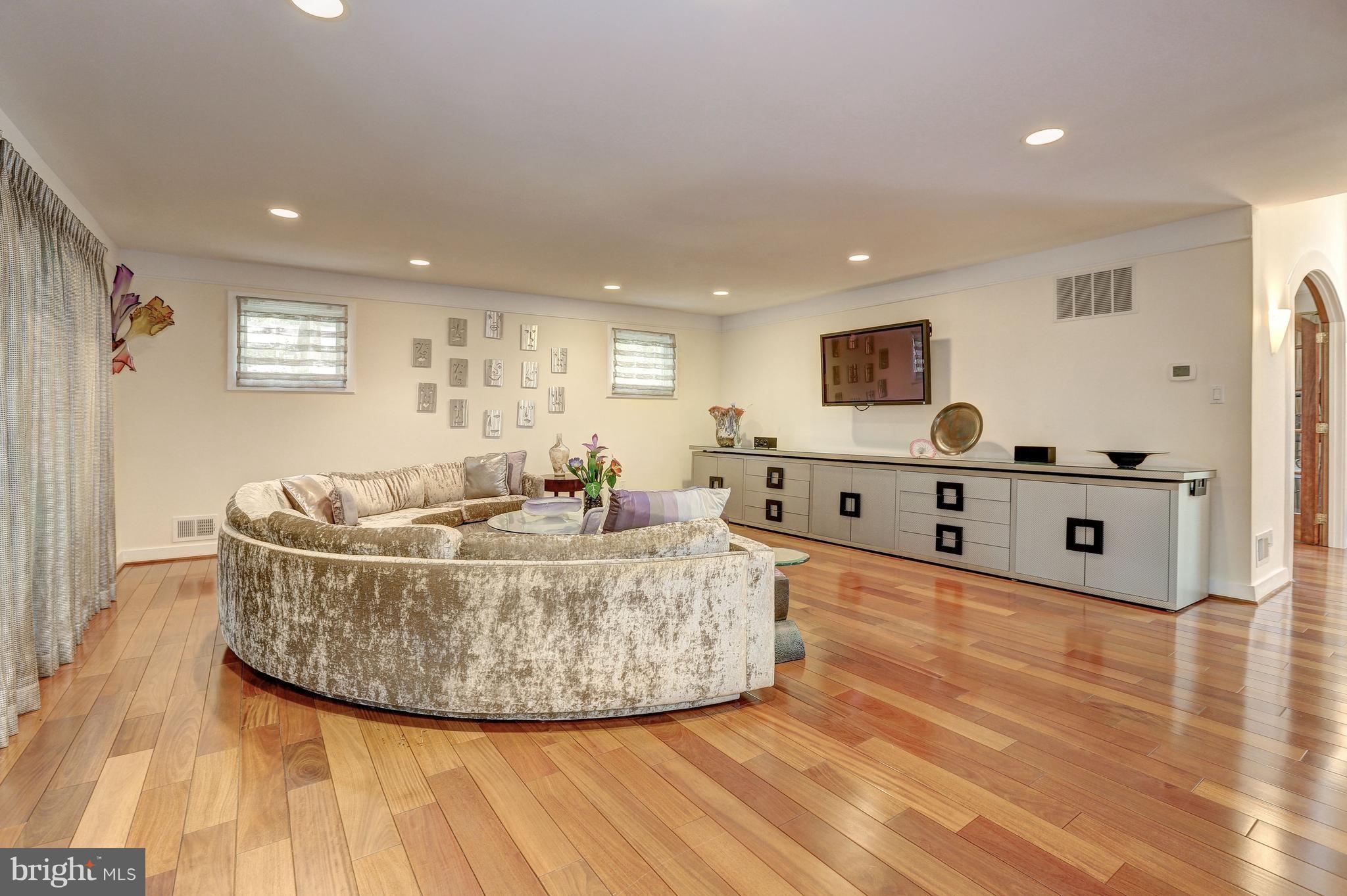 POTOMAC VILLAGE - Residential