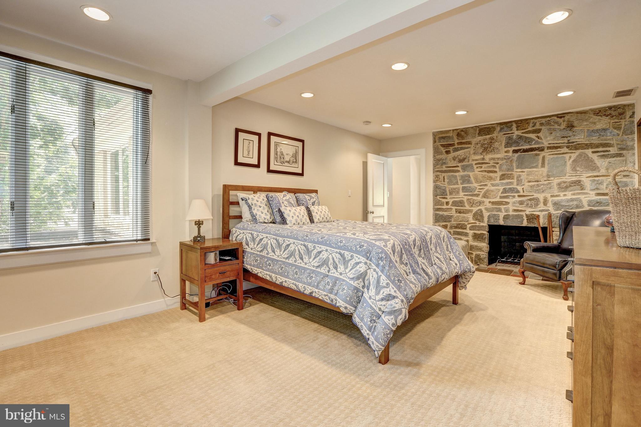 POTOMAC VILLAGE - Residential