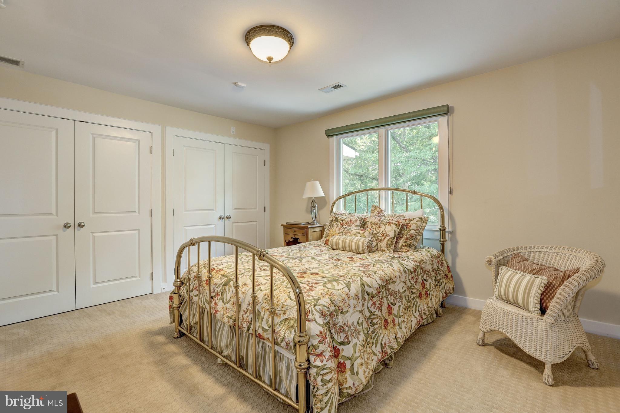 POTOMAC VILLAGE - Residential