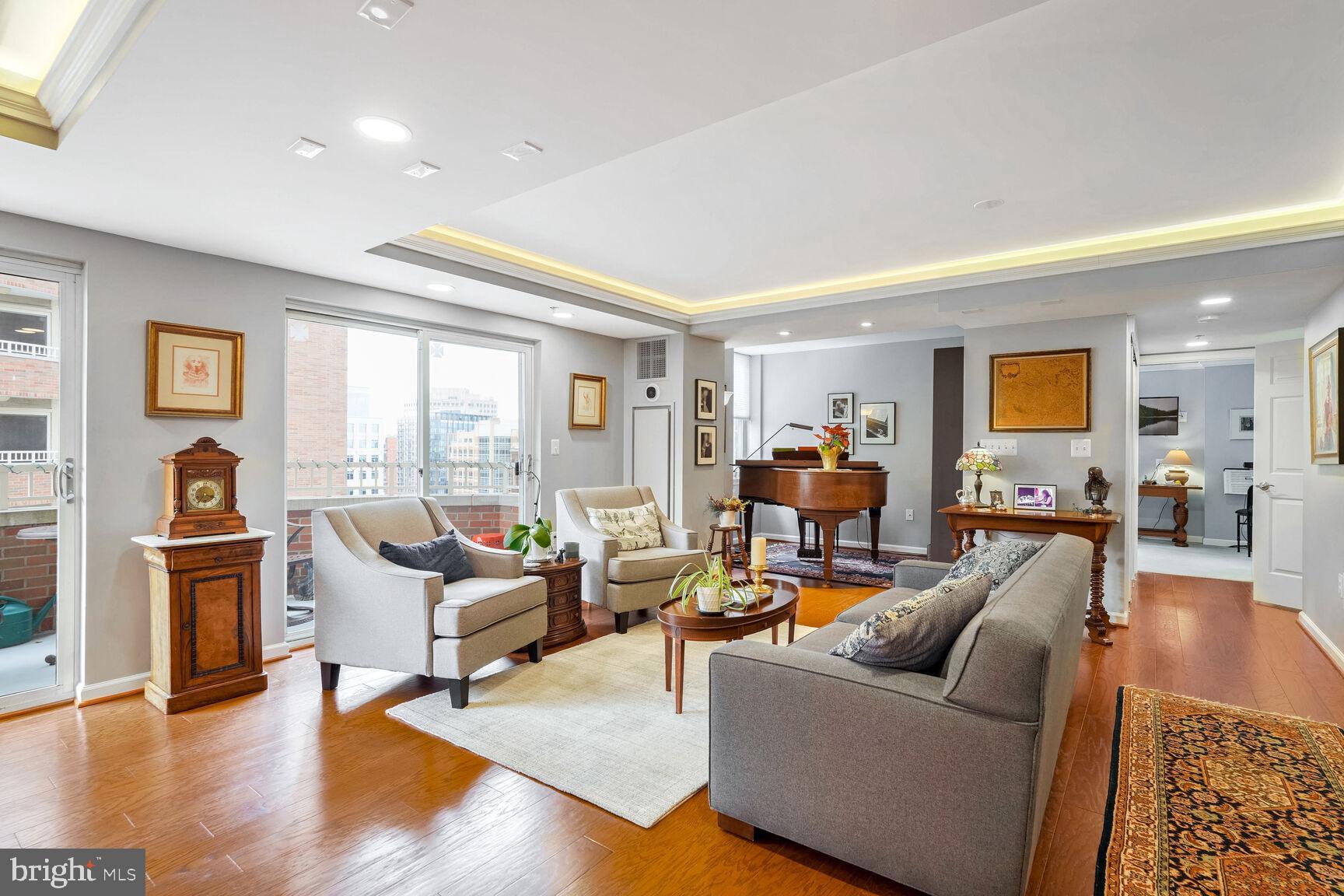 900 N TAYLOR STREET 1004 & 1006