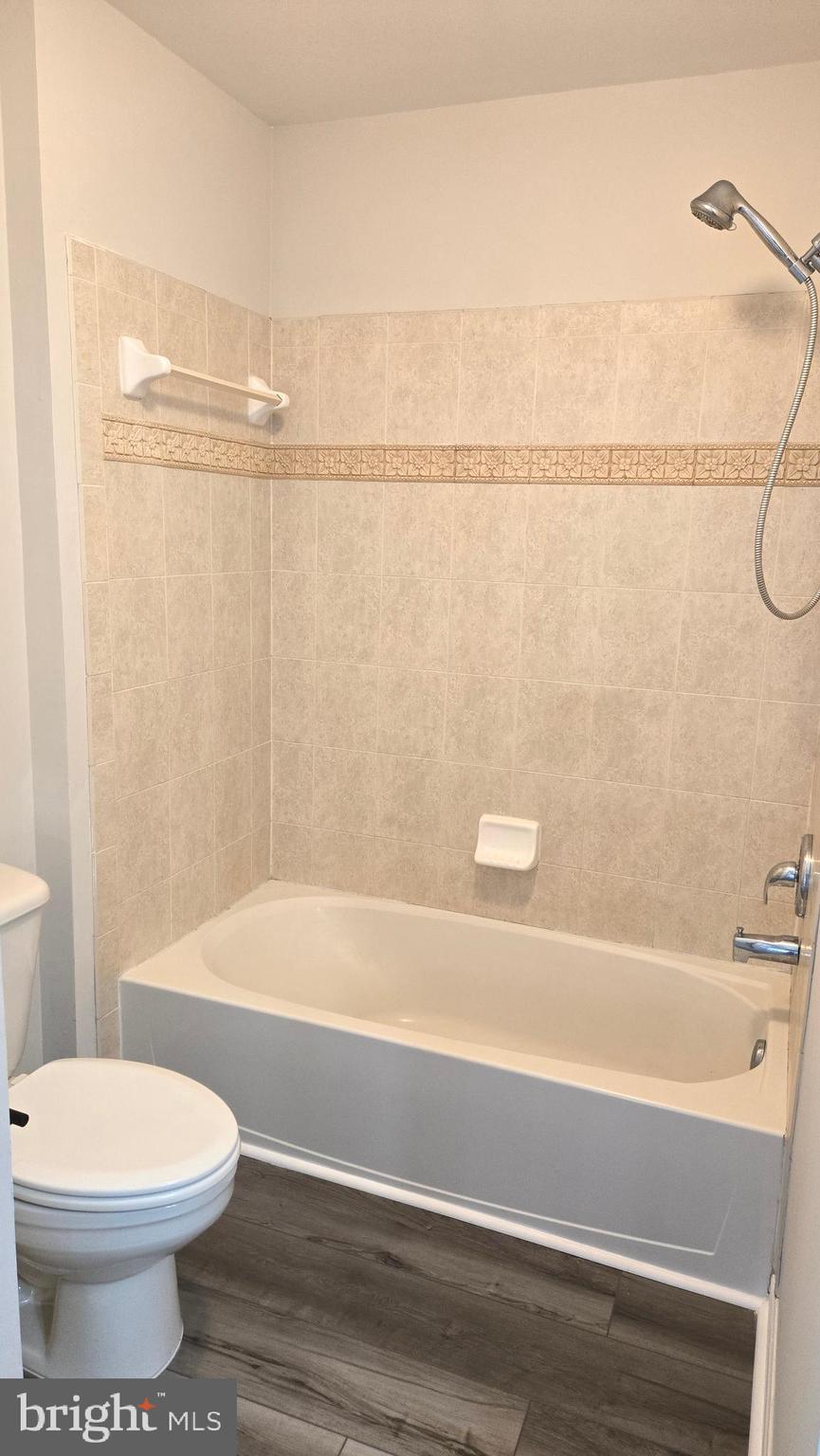 THE VILLAGE OF WASHINGTON TRAIL - Residential