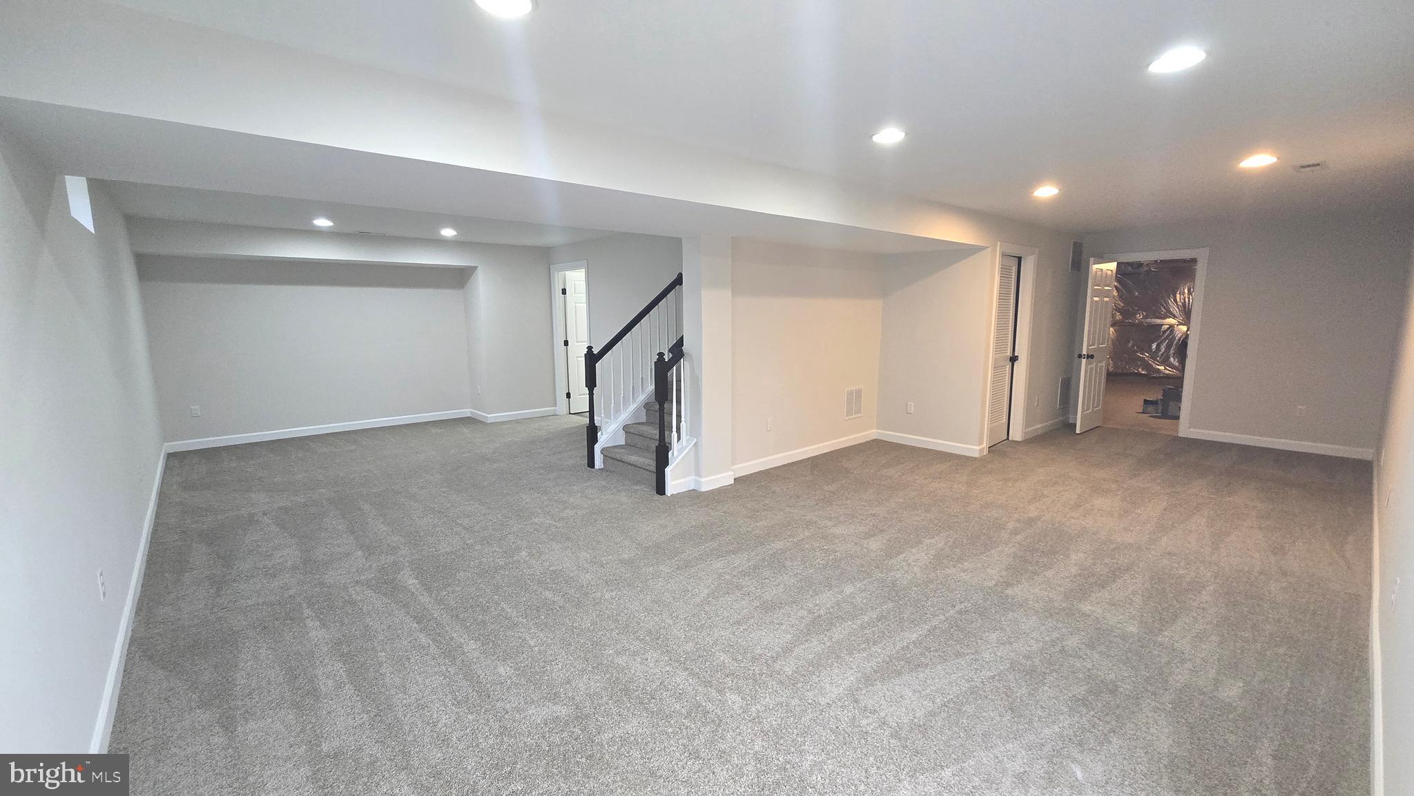 THE VILLAGE OF WASHINGTON TRAIL - Residential