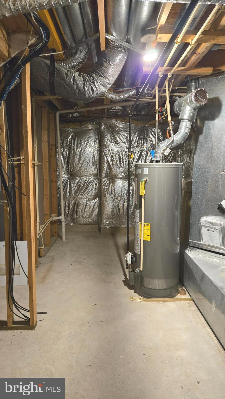 THE VILLAGE OF WASHINGTON TRAIL - Residential