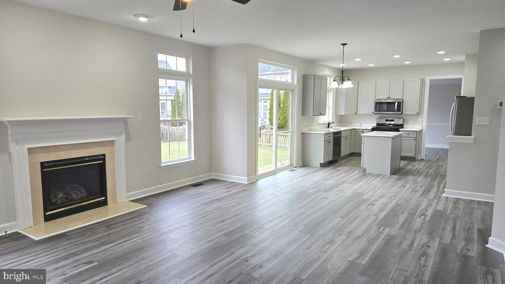 THE VILLAGE OF WASHINGTON TRAIL - Residential