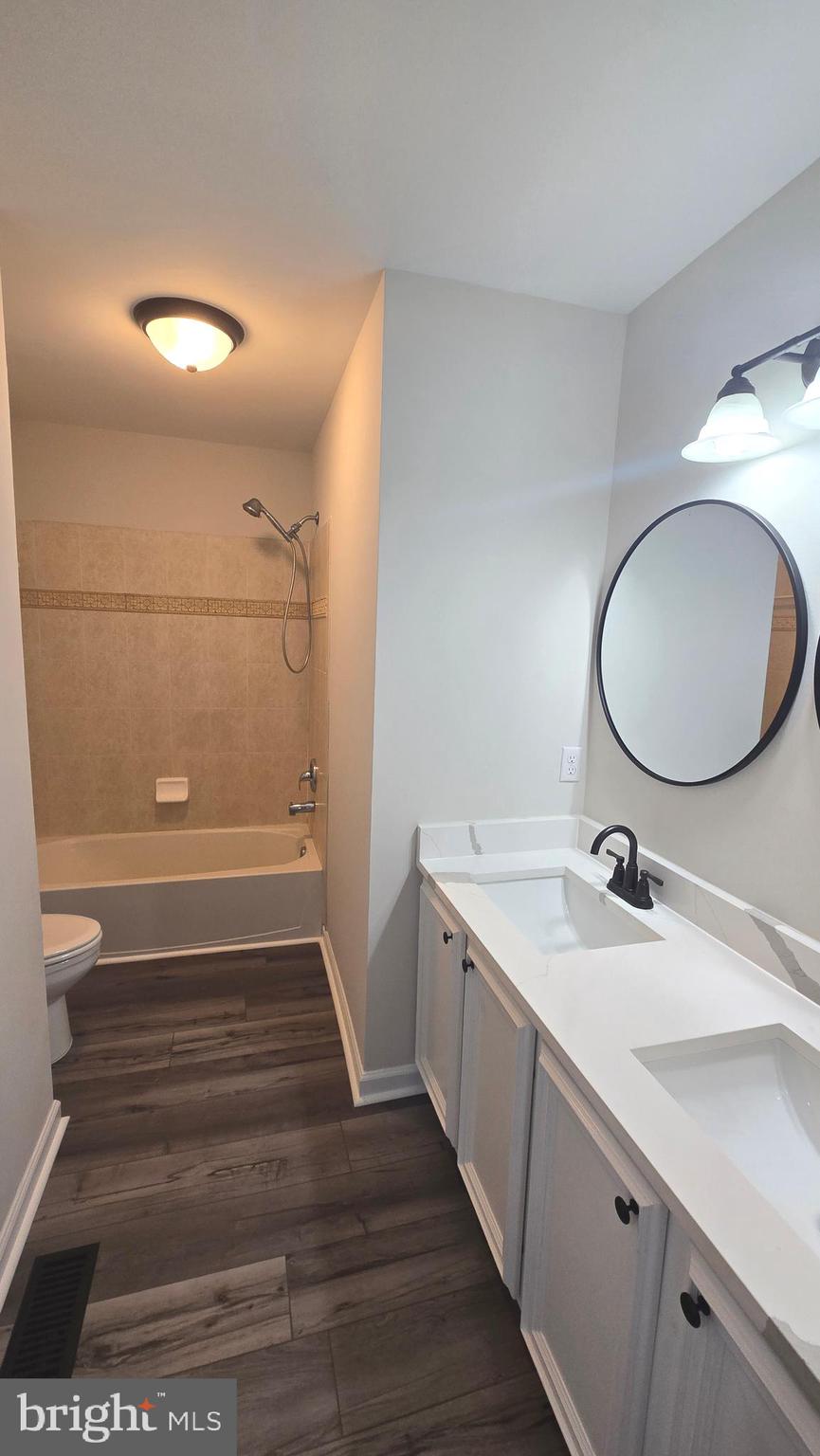 THE VILLAGE OF WASHINGTON TRAIL - Residential