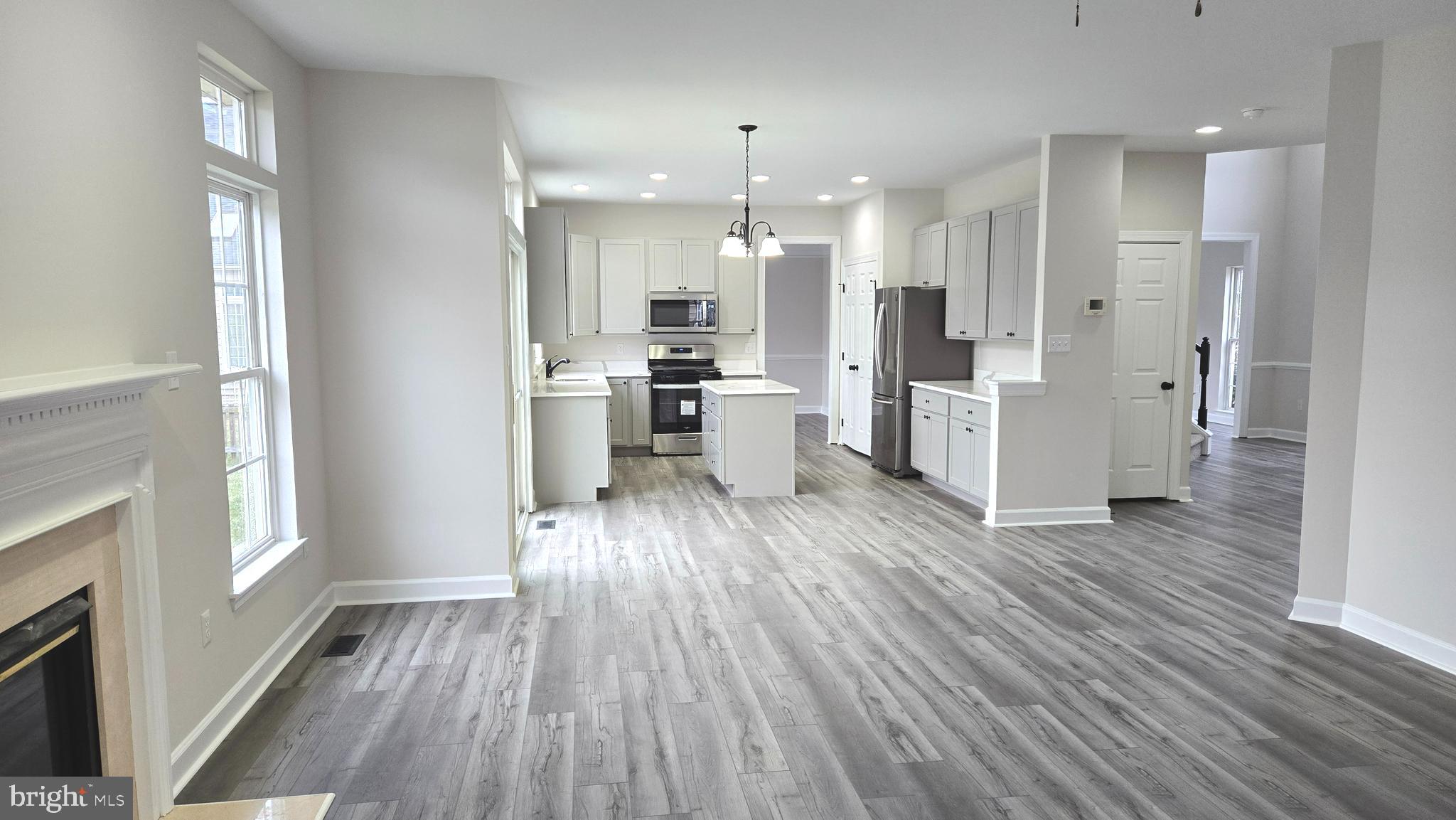 THE VILLAGE OF WASHINGTON TRAIL - Residential