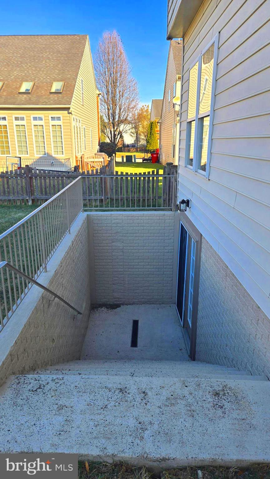 THE VILLAGE OF WASHINGTON TRAIL - Residential