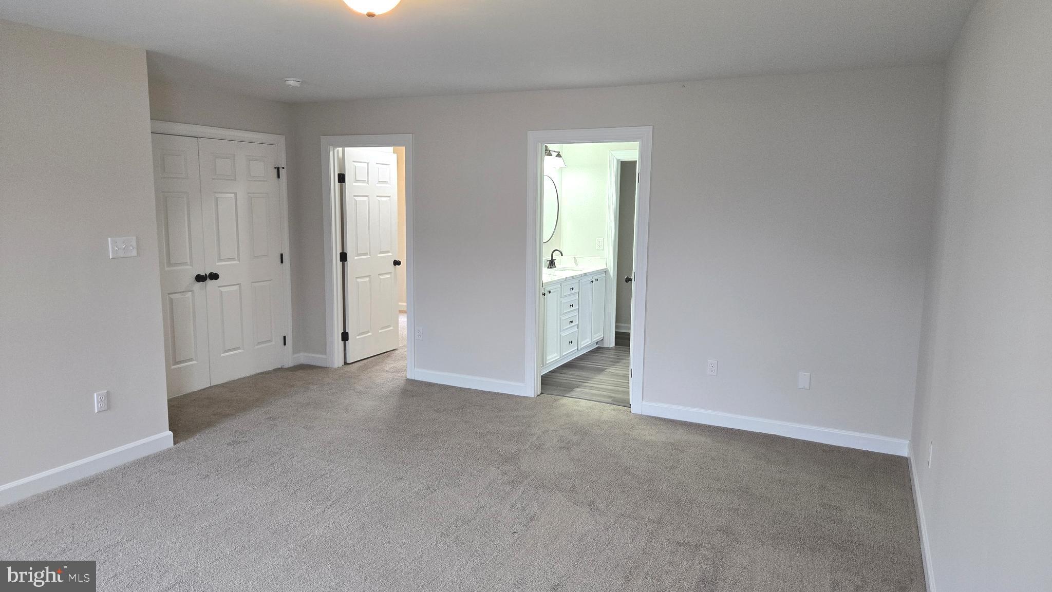 THE VILLAGE OF WASHINGTON TRAIL - Residential