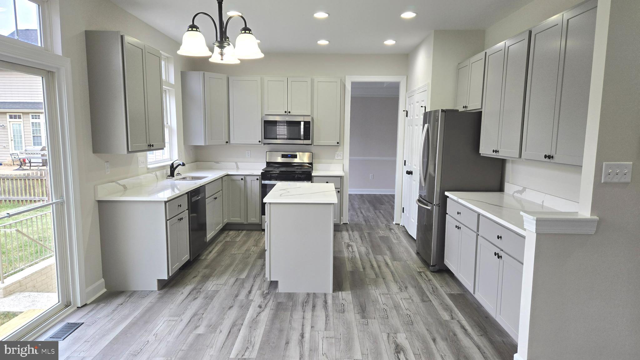 THE VILLAGE OF WASHINGTON TRAIL - Residential