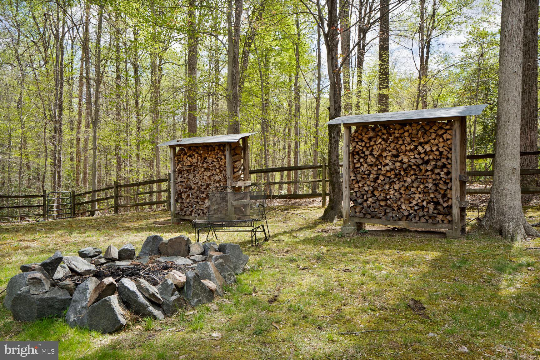 THE SINGING WOODS - Residential