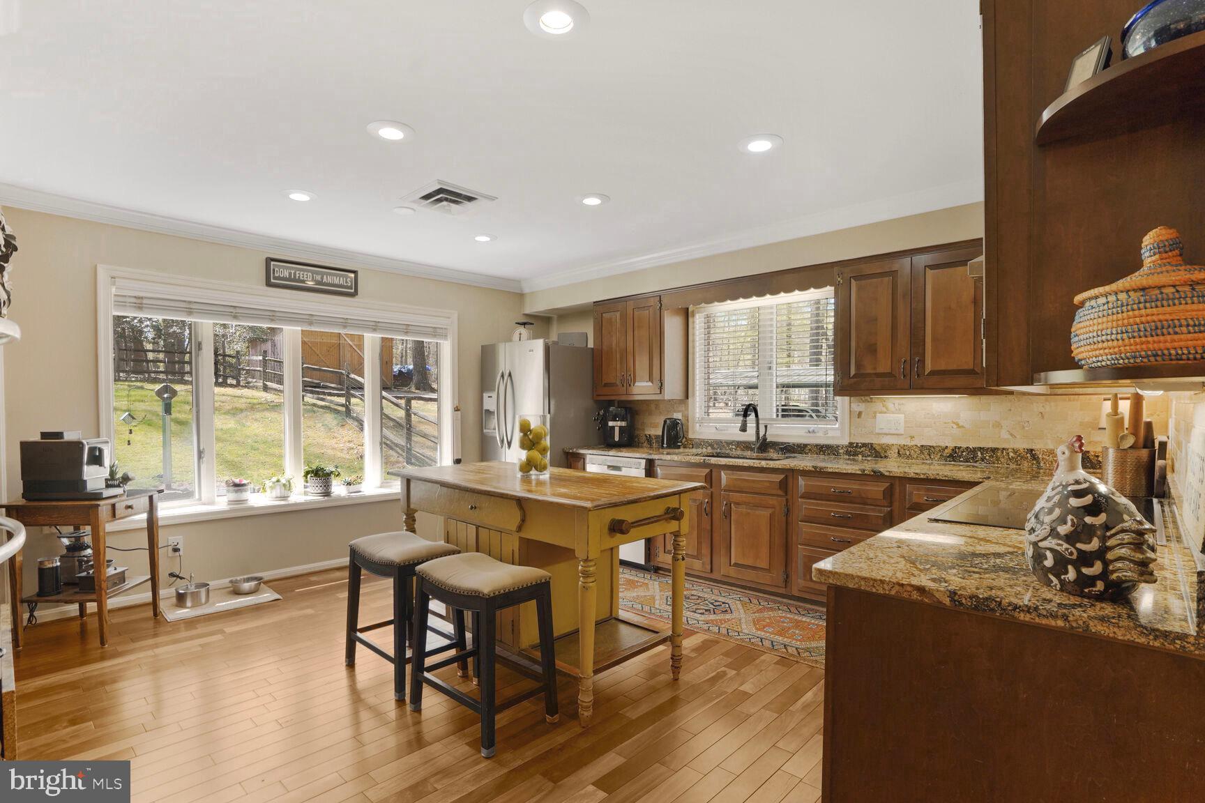 THE SINGING WOODS - Residential