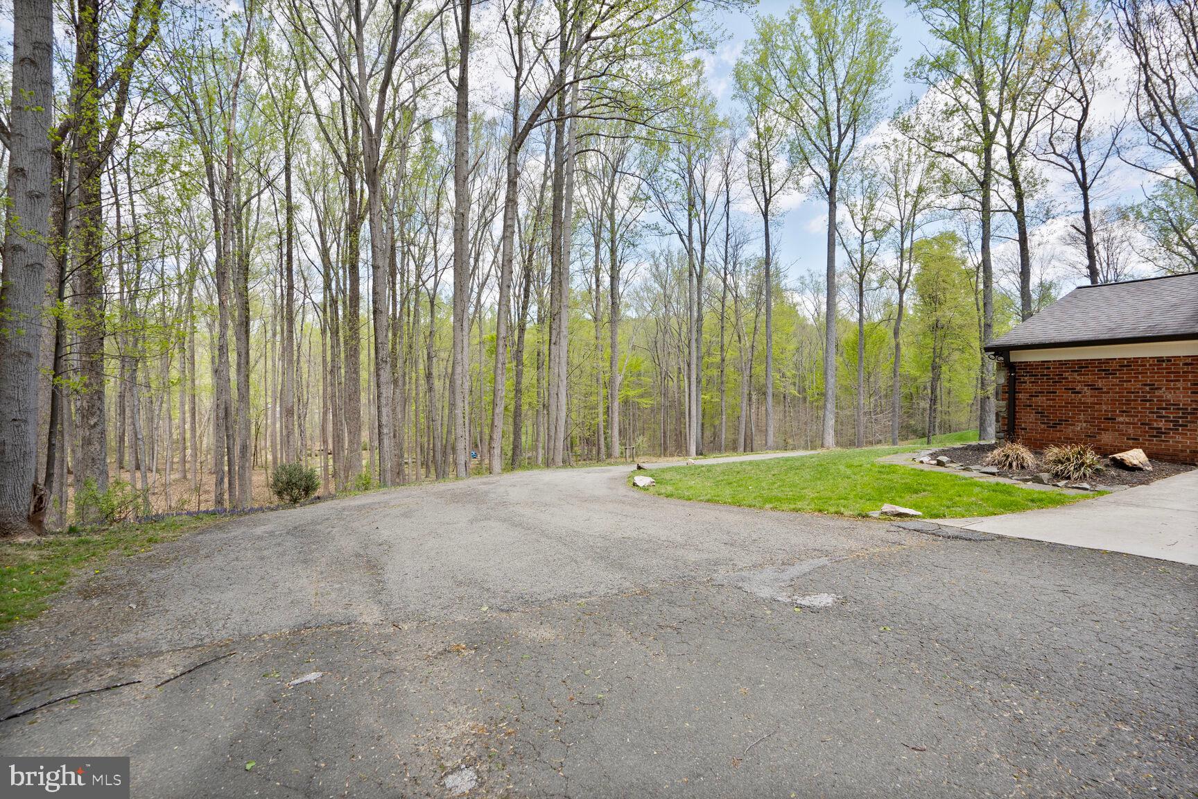 THE SINGING WOODS - Residential