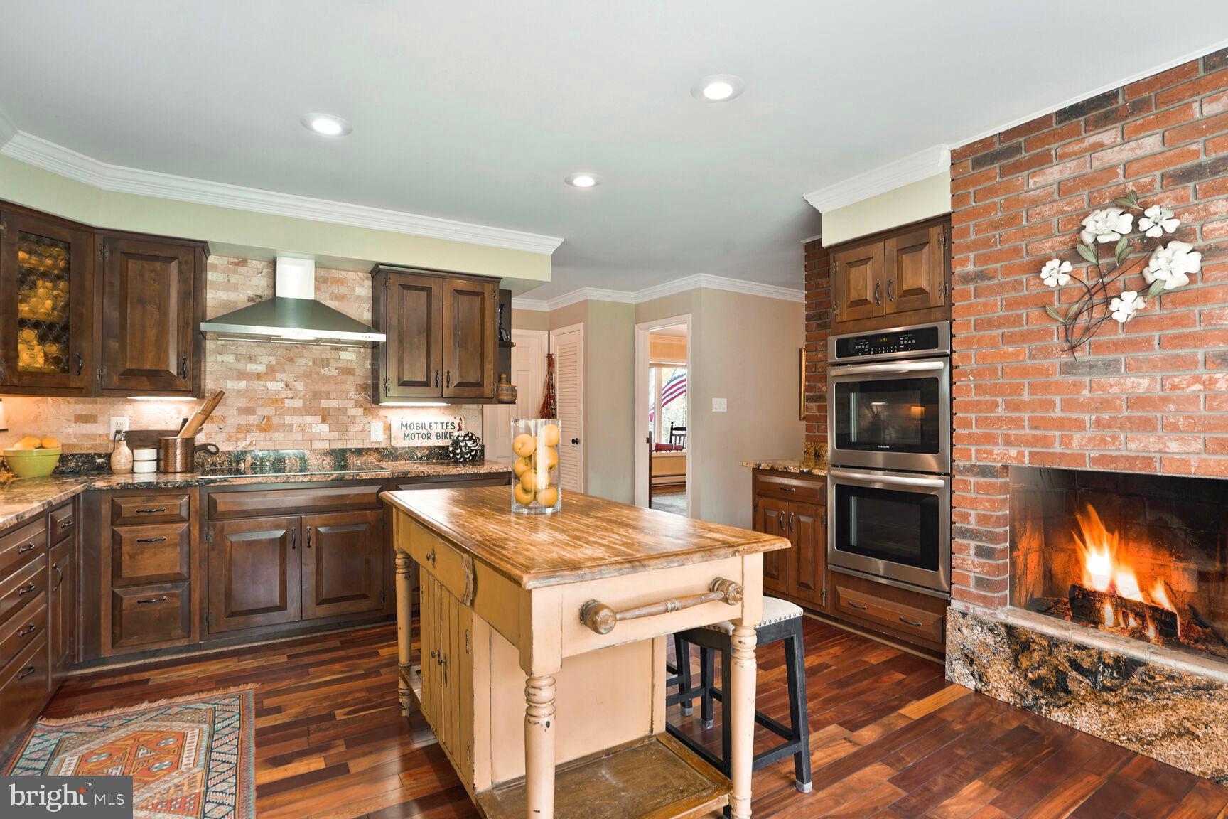 THE SINGING WOODS - Residential