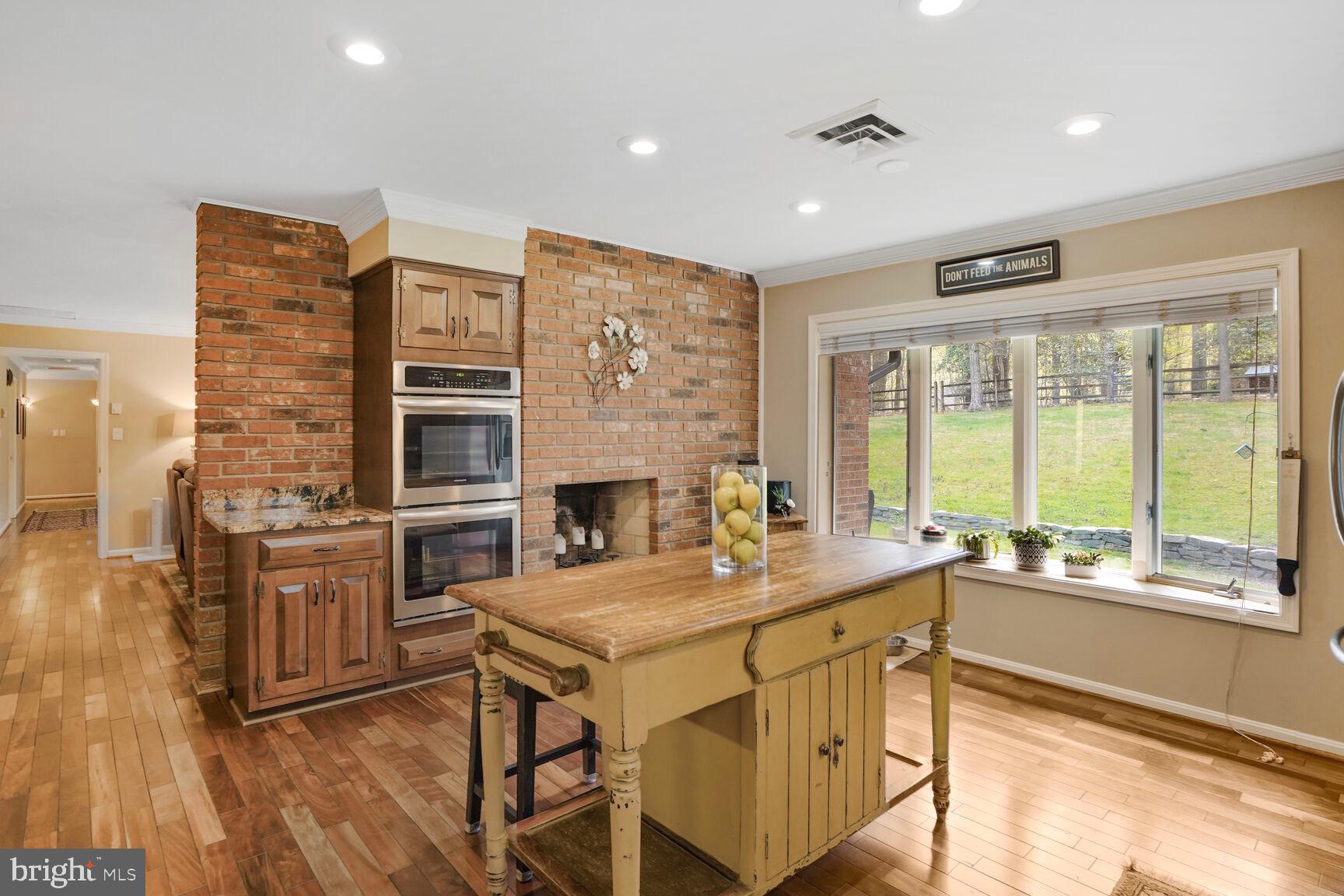 THE SINGING WOODS - Residential