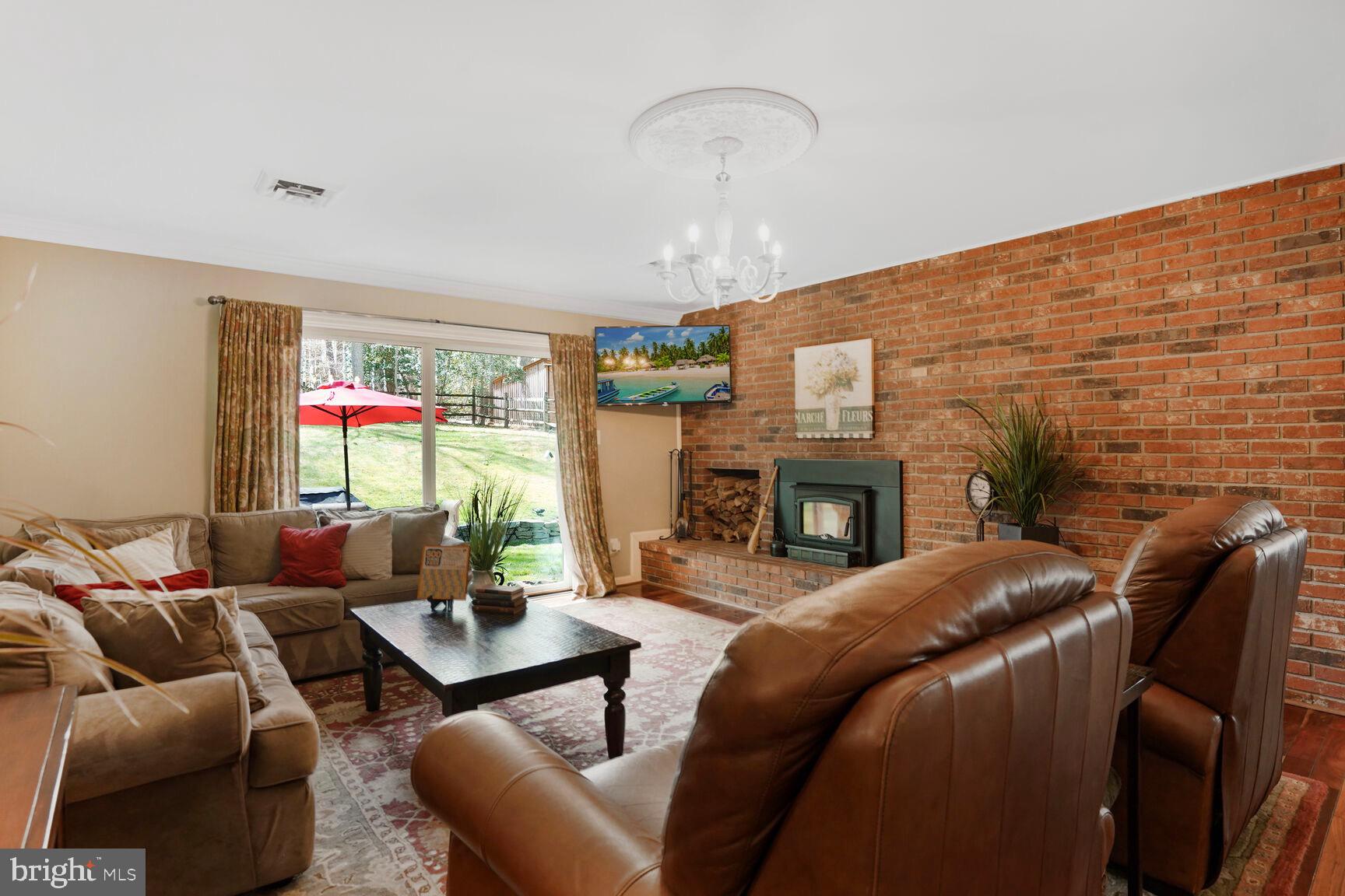 THE SINGING WOODS - Residential