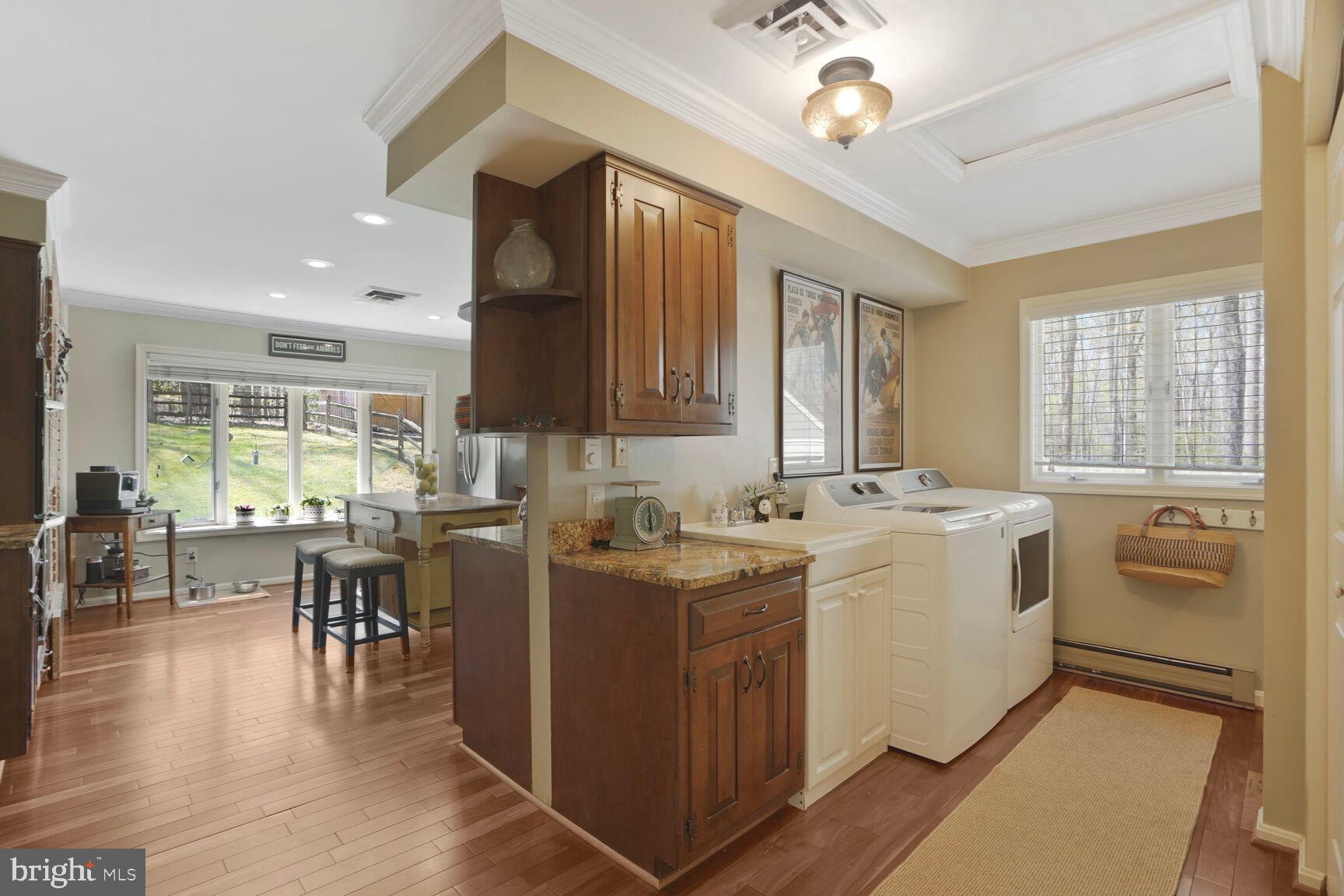 THE SINGING WOODS - Residential