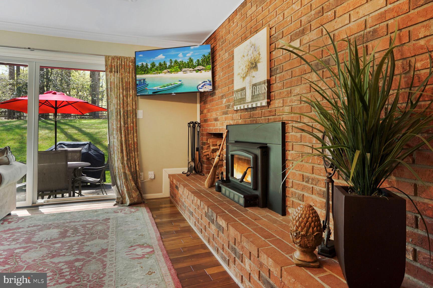 THE SINGING WOODS - Residential