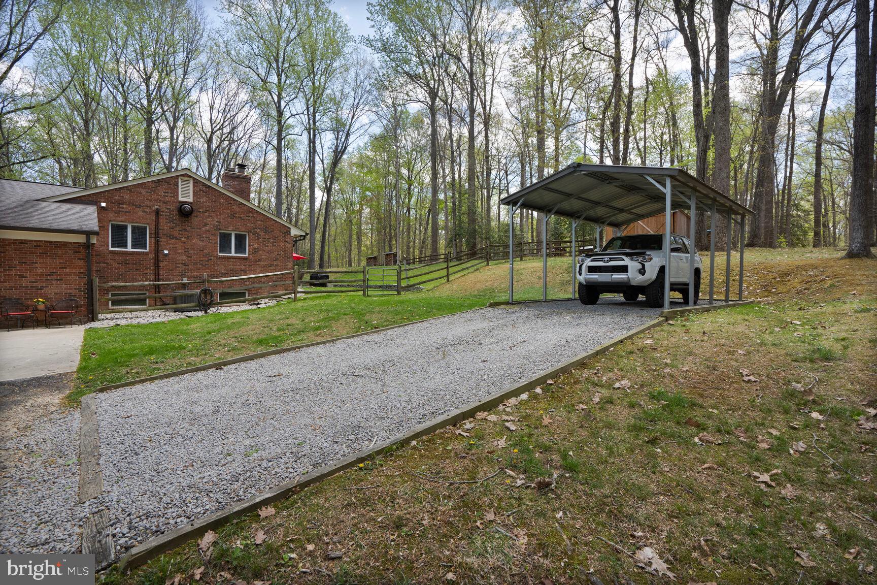 THE SINGING WOODS - Residential