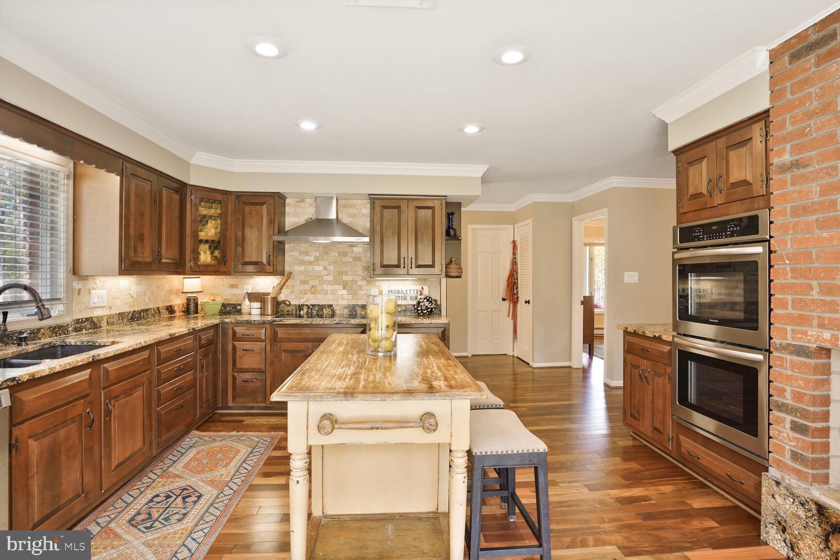 THE SINGING WOODS - Residential