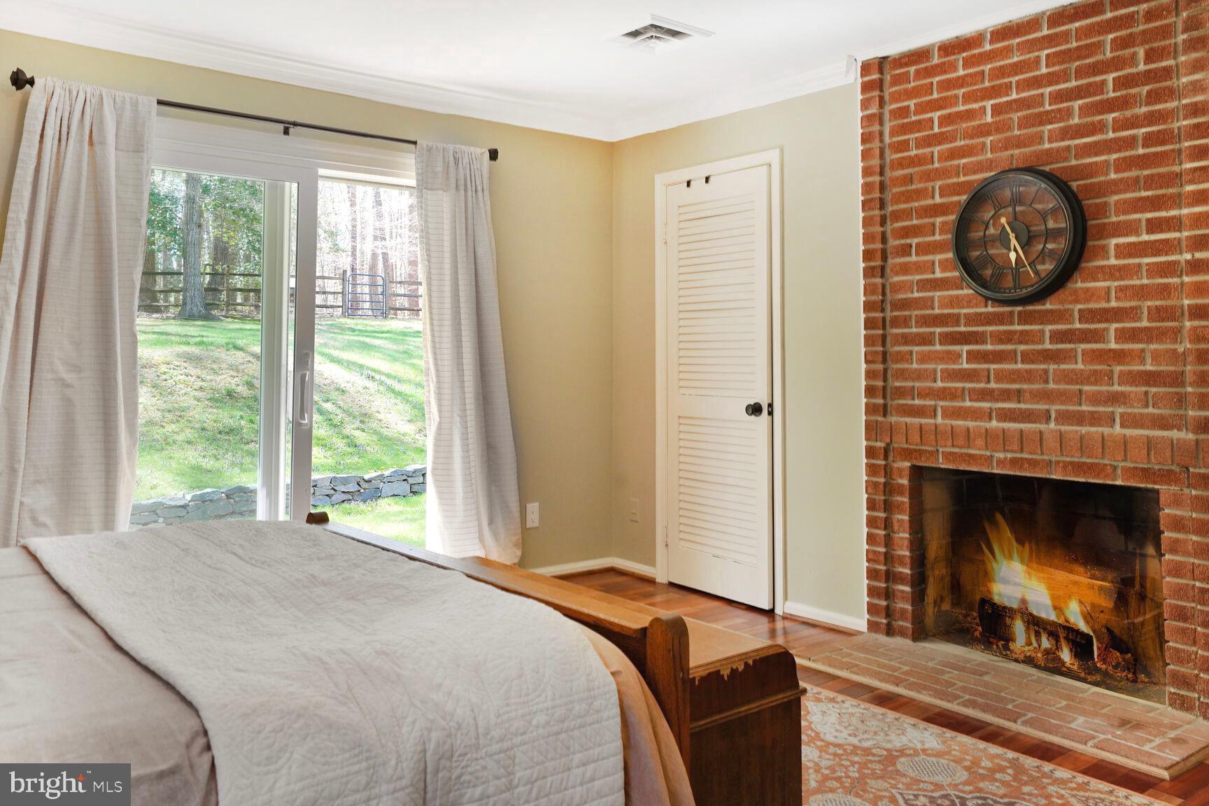 THE SINGING WOODS - Residential