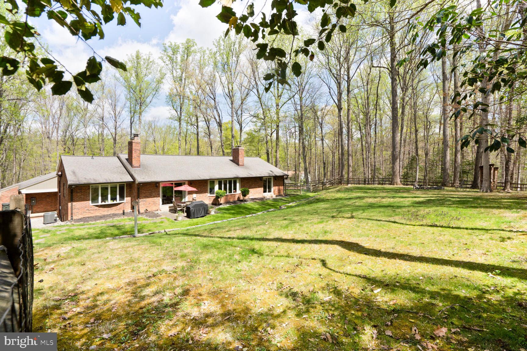 THE SINGING WOODS - Residential