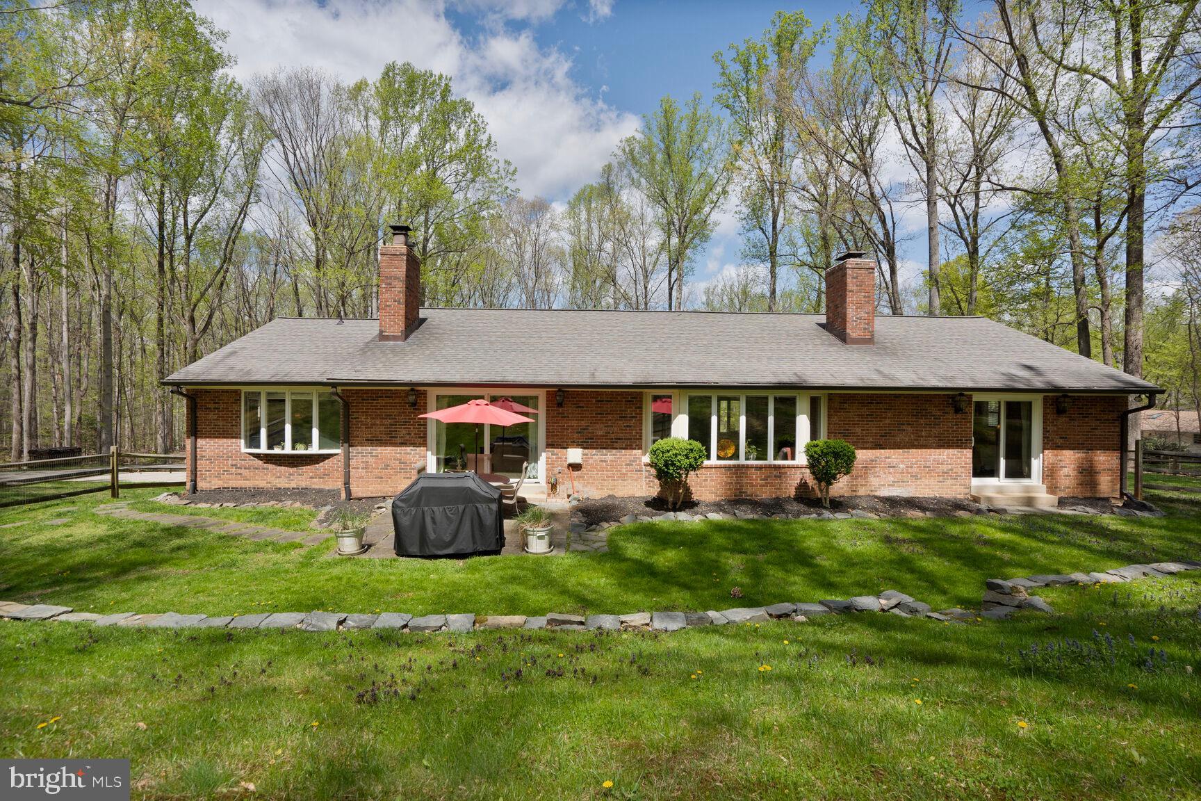 THE SINGING WOODS - Residential