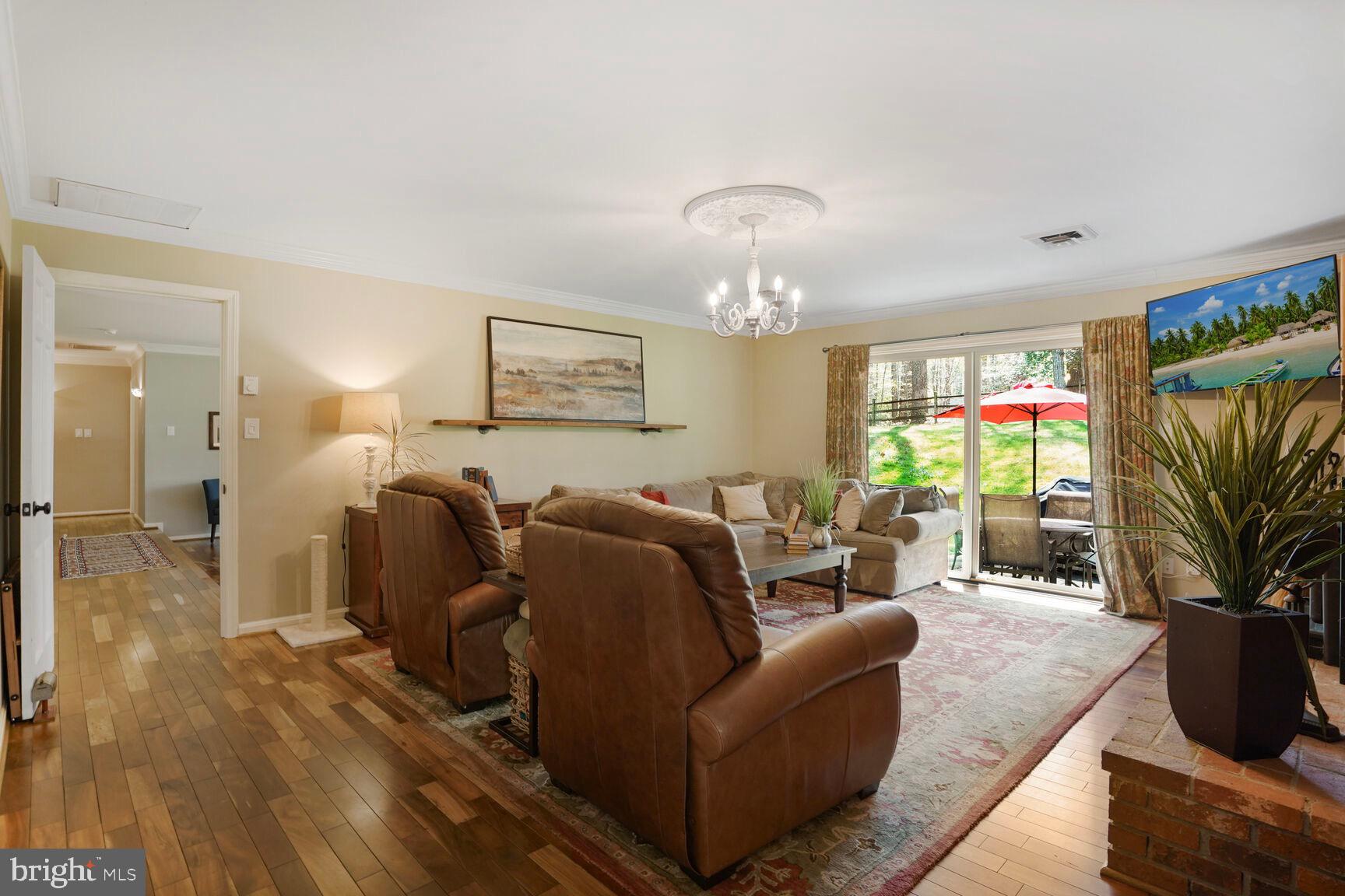 THE SINGING WOODS - Residential