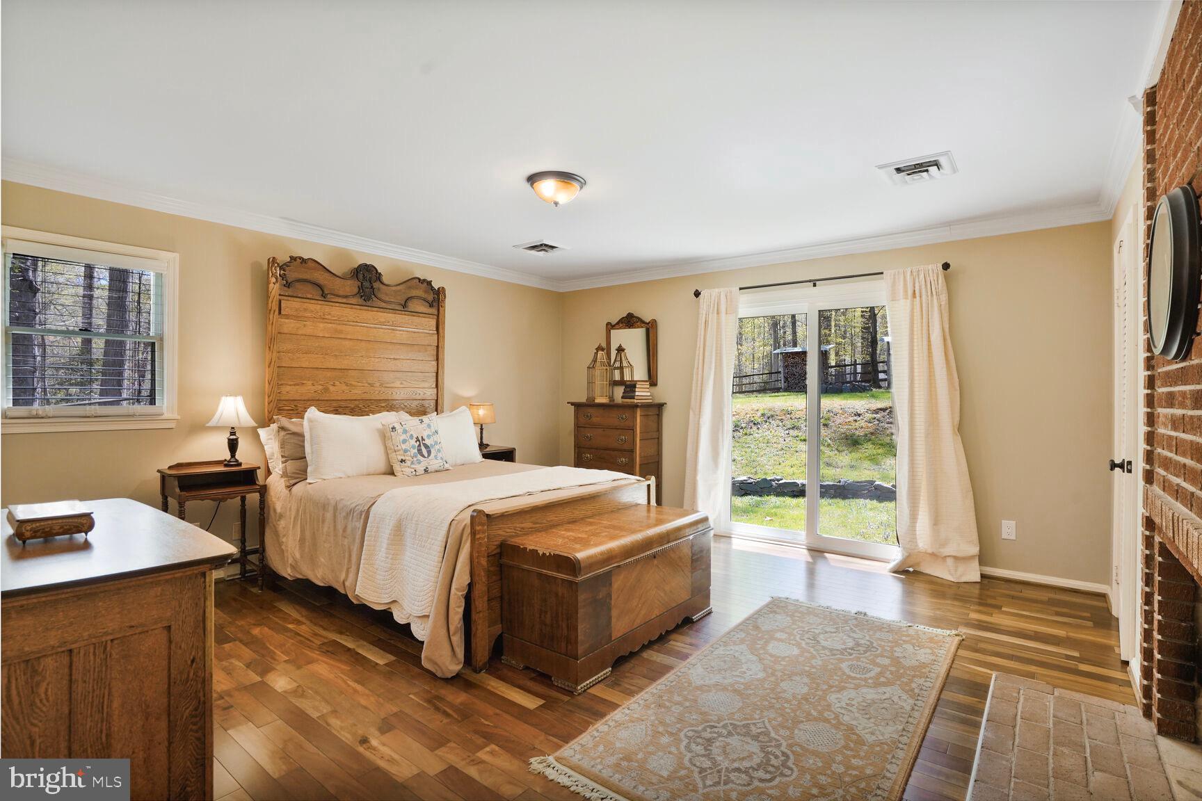 THE SINGING WOODS - Residential