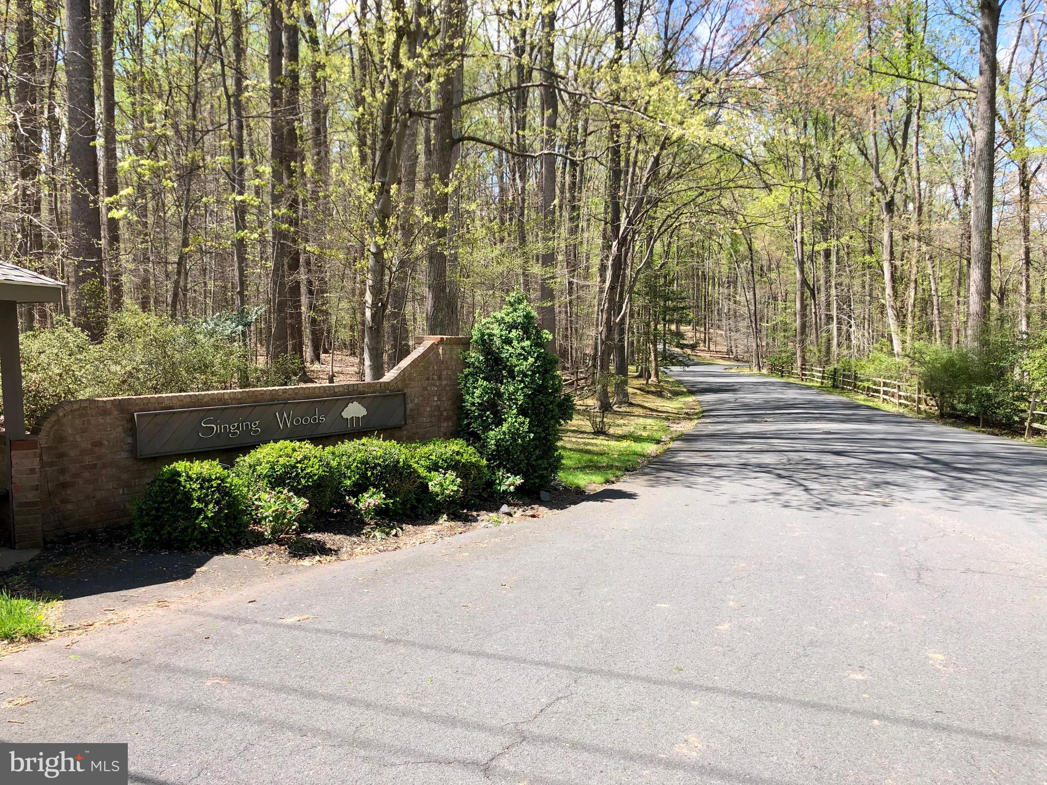 THE SINGING WOODS - Residential