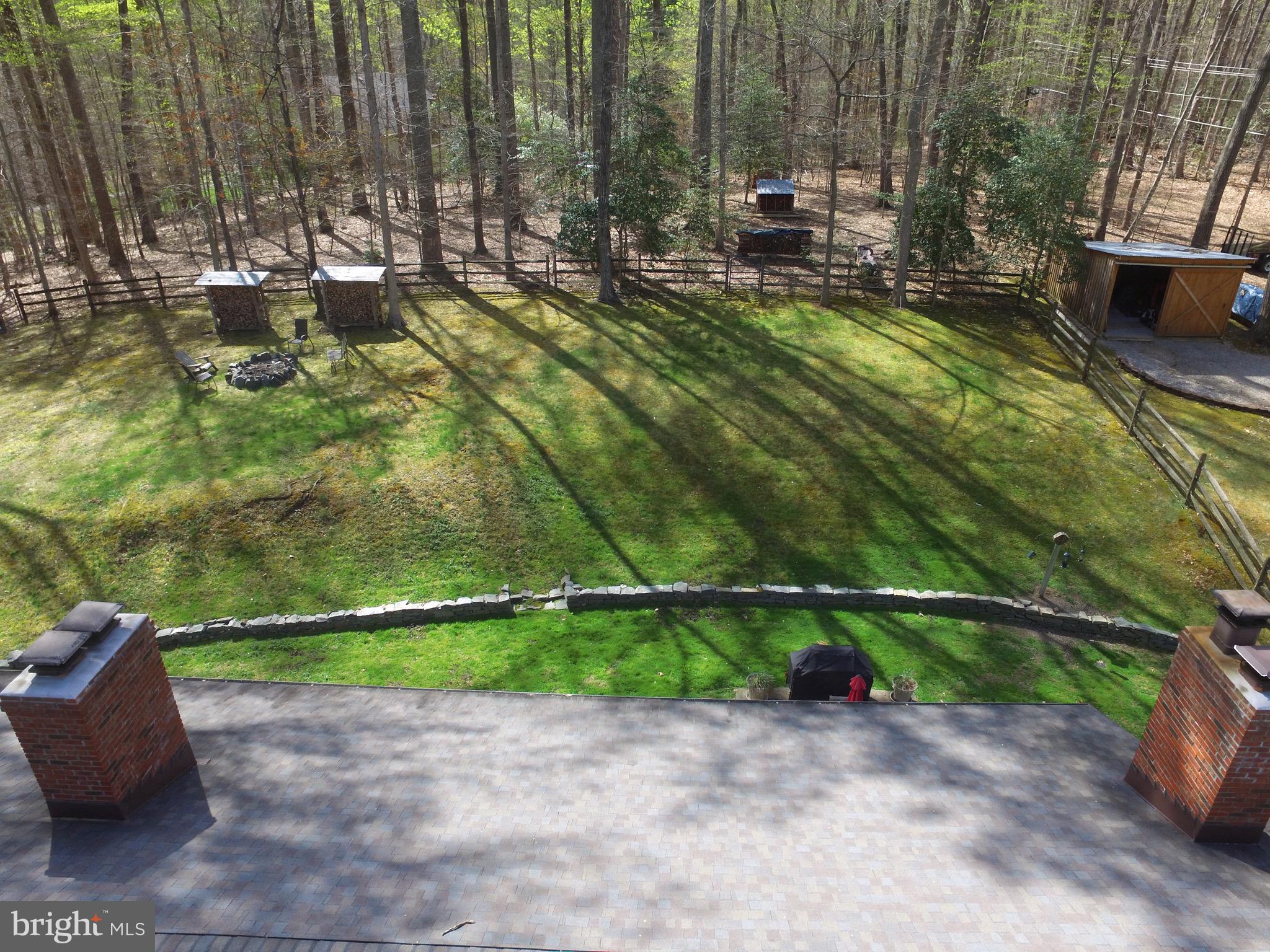 THE SINGING WOODS - Residential