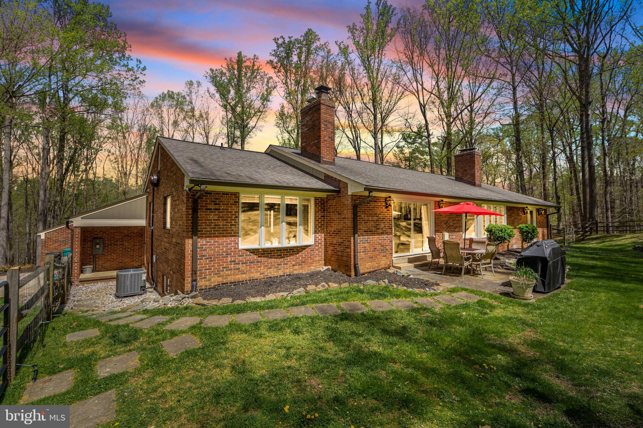 THE SINGING WOODS - Residential