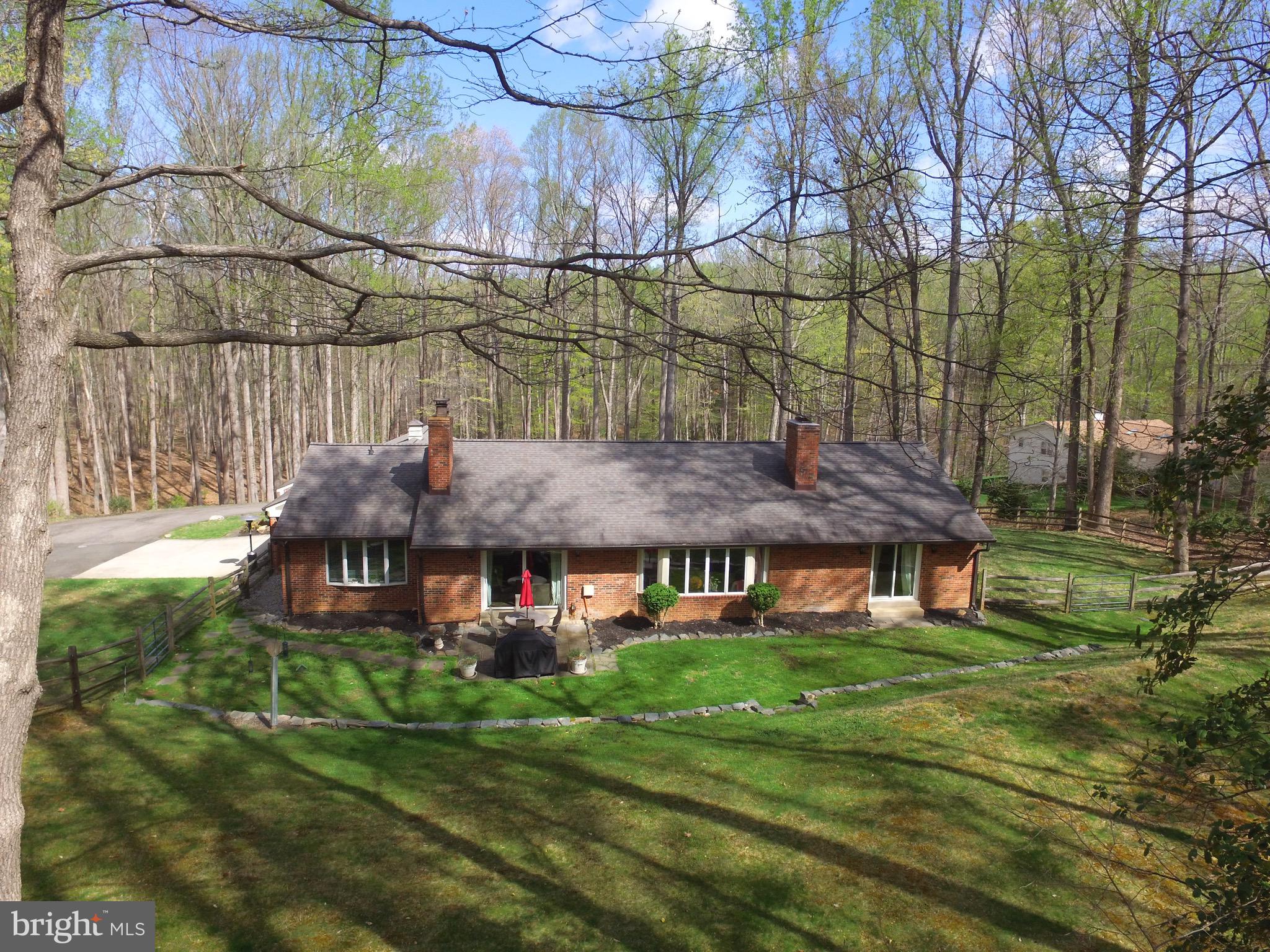 THE SINGING WOODS - Residential