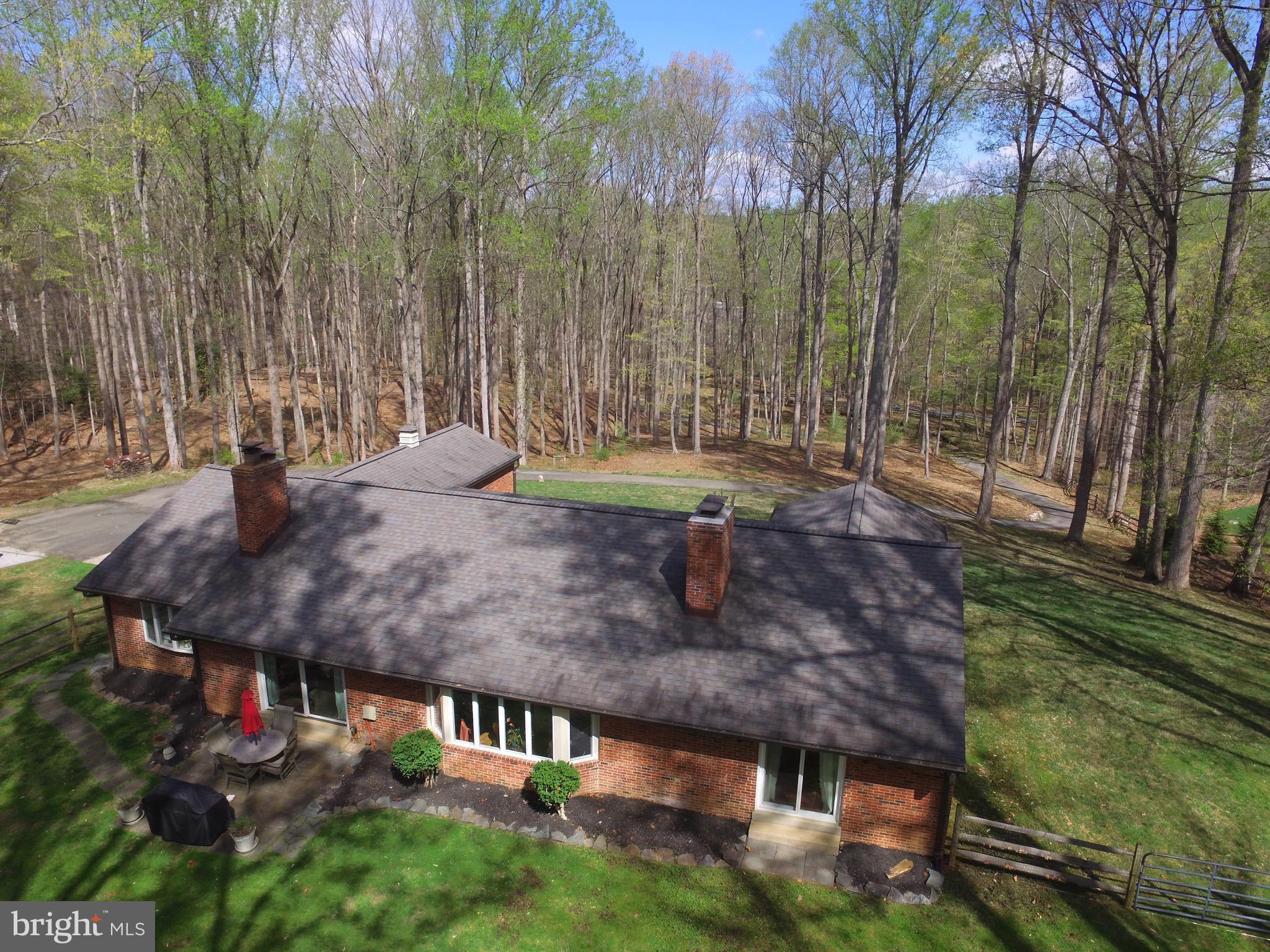 THE SINGING WOODS - Residential