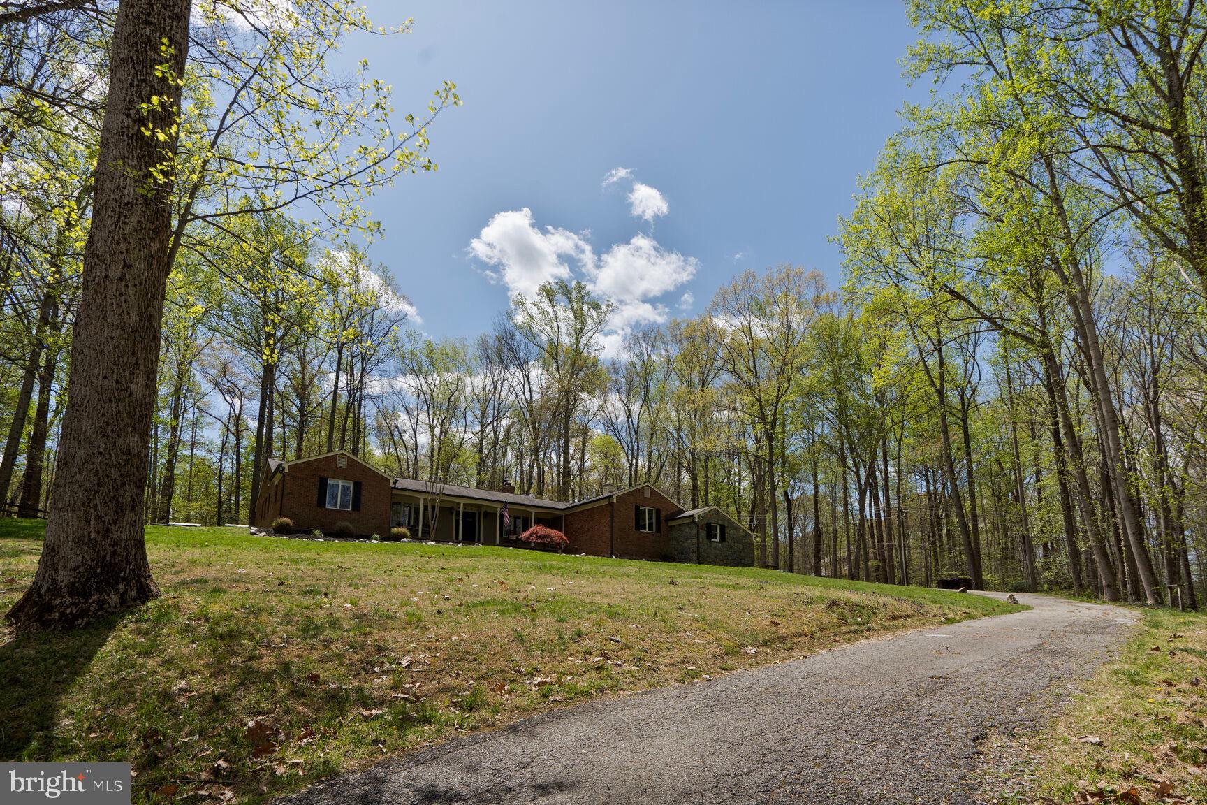 THE SINGING WOODS - Residential