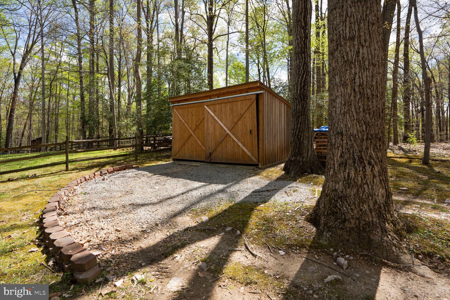 THE SINGING WOODS - Residential