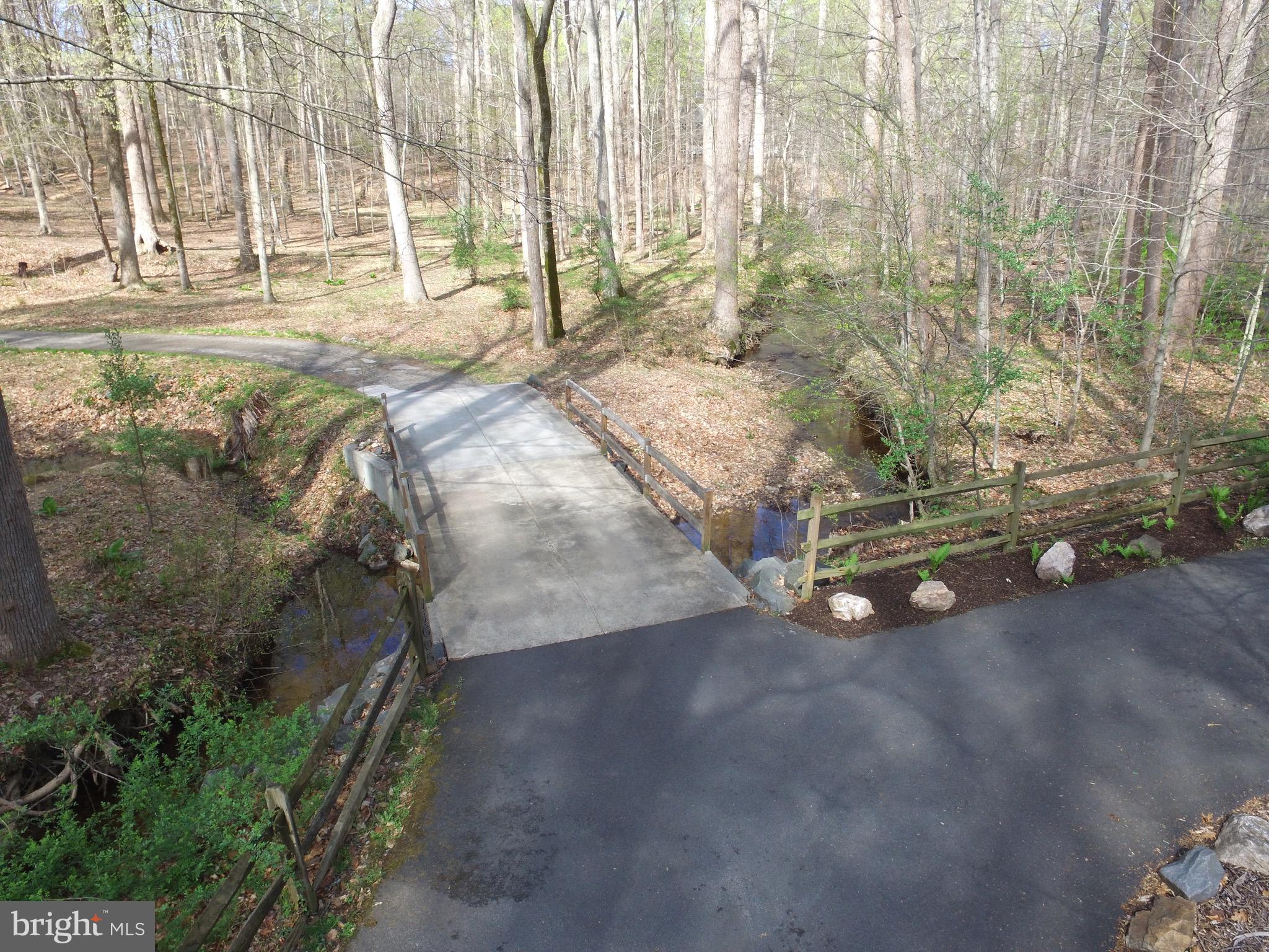 THE SINGING WOODS - Residential