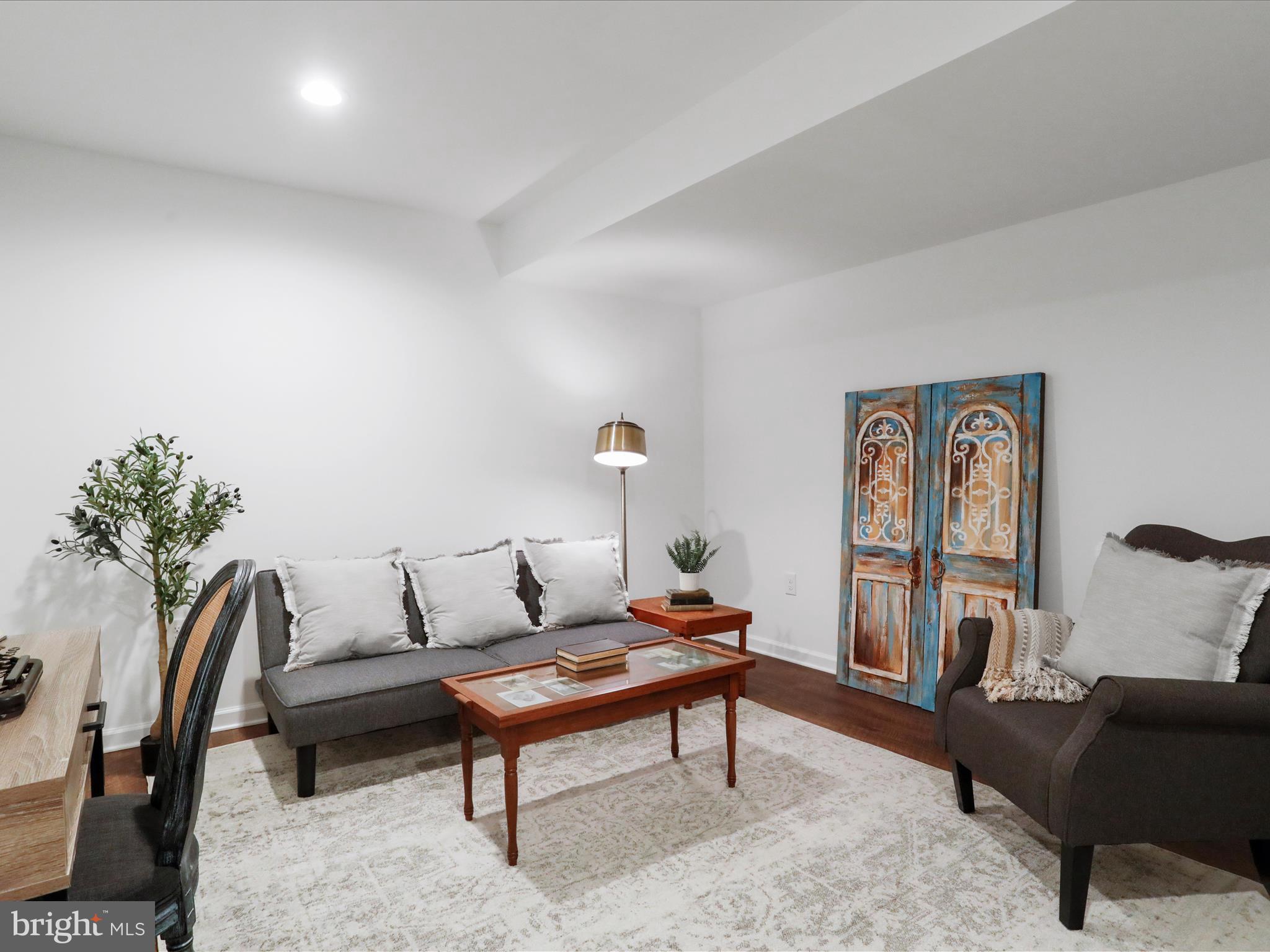 326 W 11 STREET