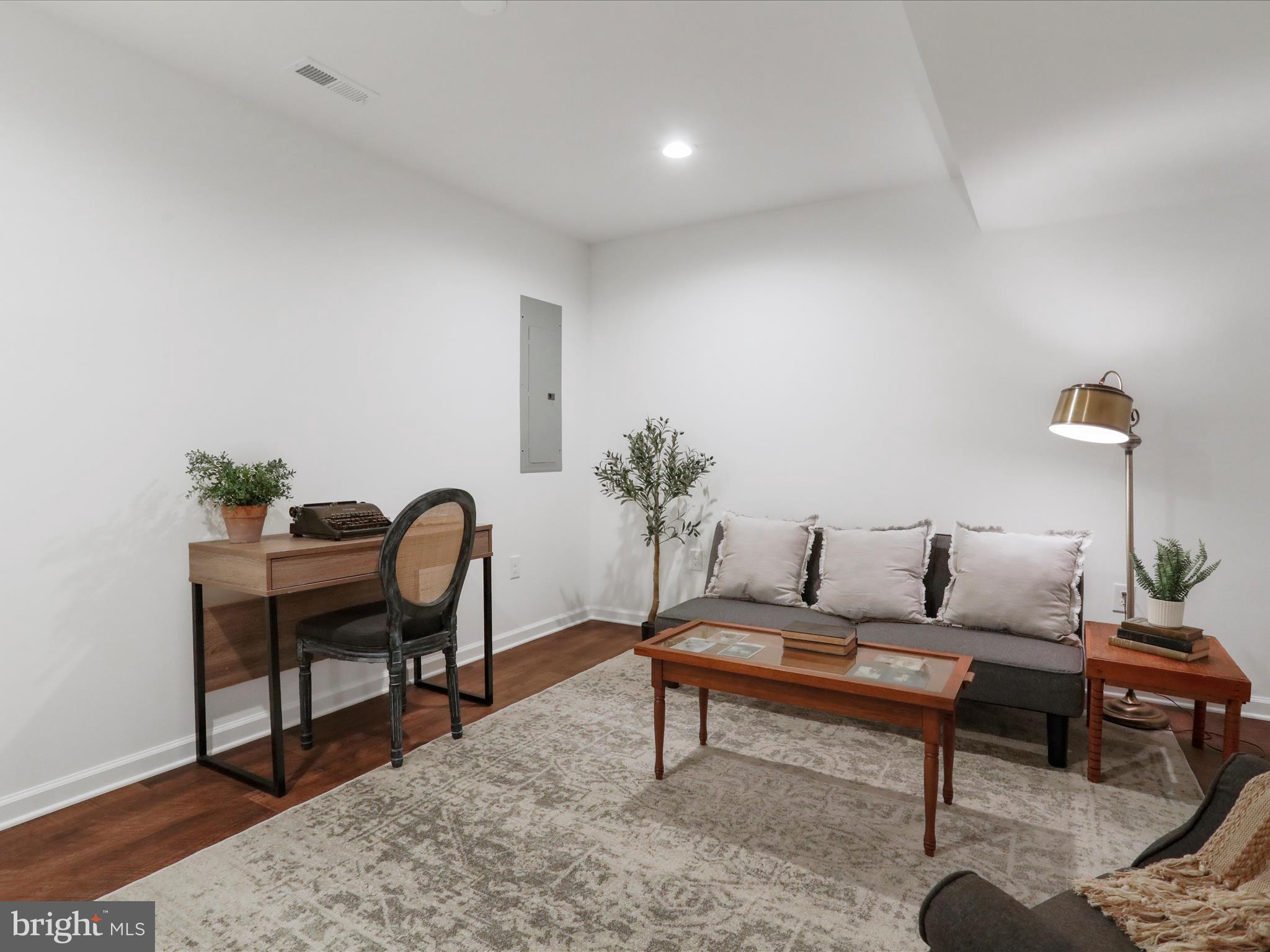 326 W 11 STREET