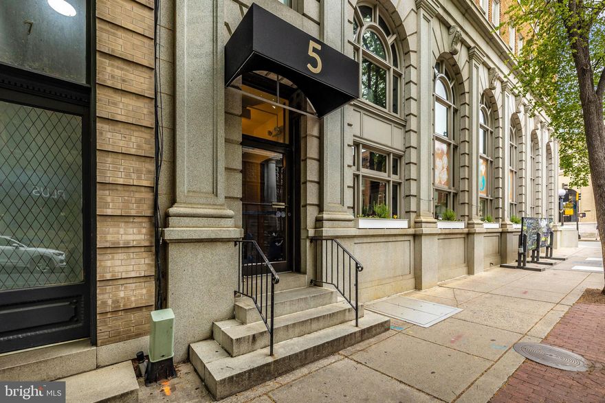 Looking for an office in one of the best locations in Downtown Frederick? This is that office! Spacious 3rd Floor office suite available at 5 S Market Street. Abundance of natural light throughout the suite. Building is conveniently located near multiple restaurants and 1 block from the Court Street parking garage. Potential to subdivide into two units. Don’t miss your opportunity to call this your “work home” at Frederick’s best corner!