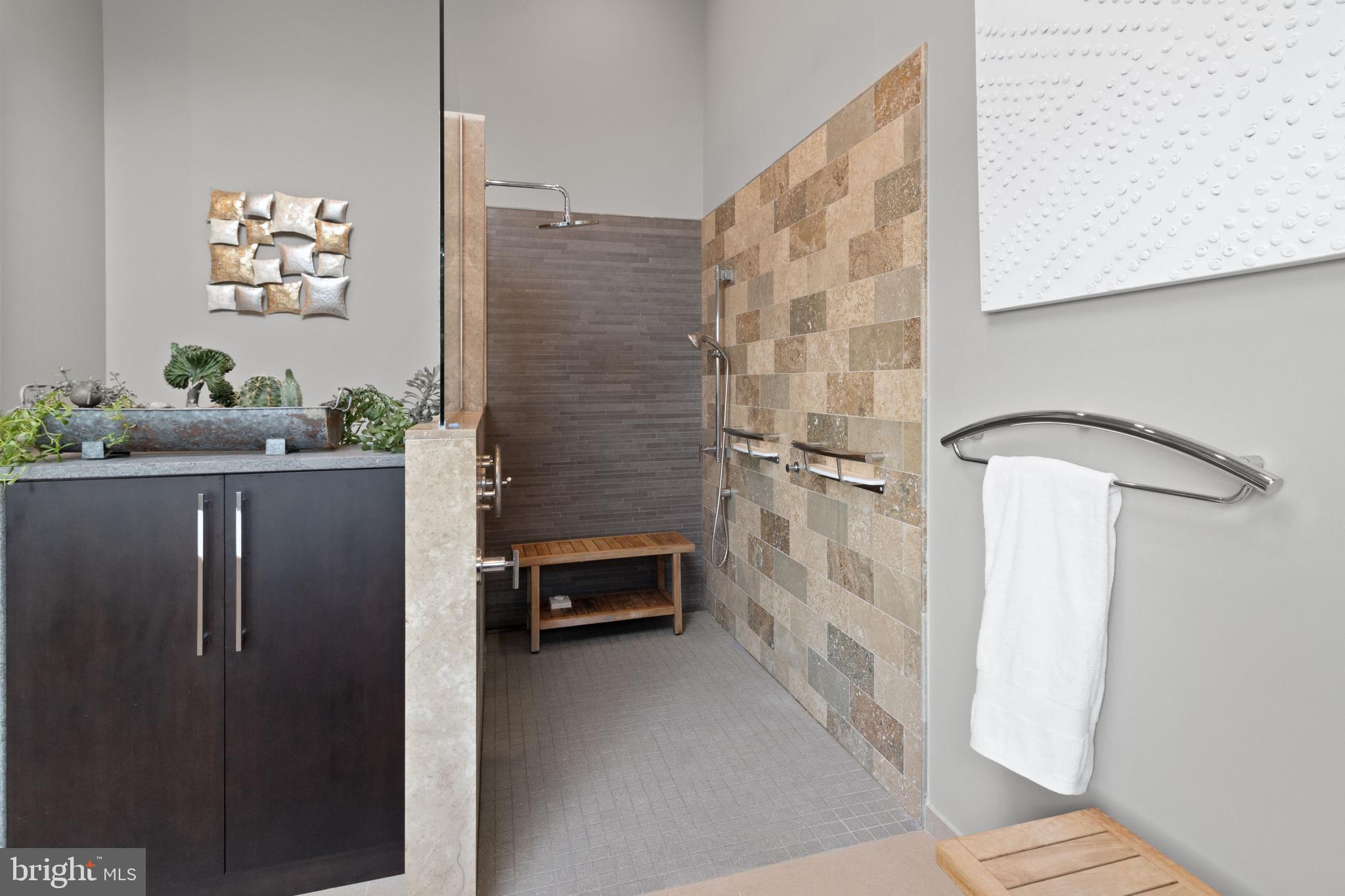 GRENOBLE MANOR - Residential