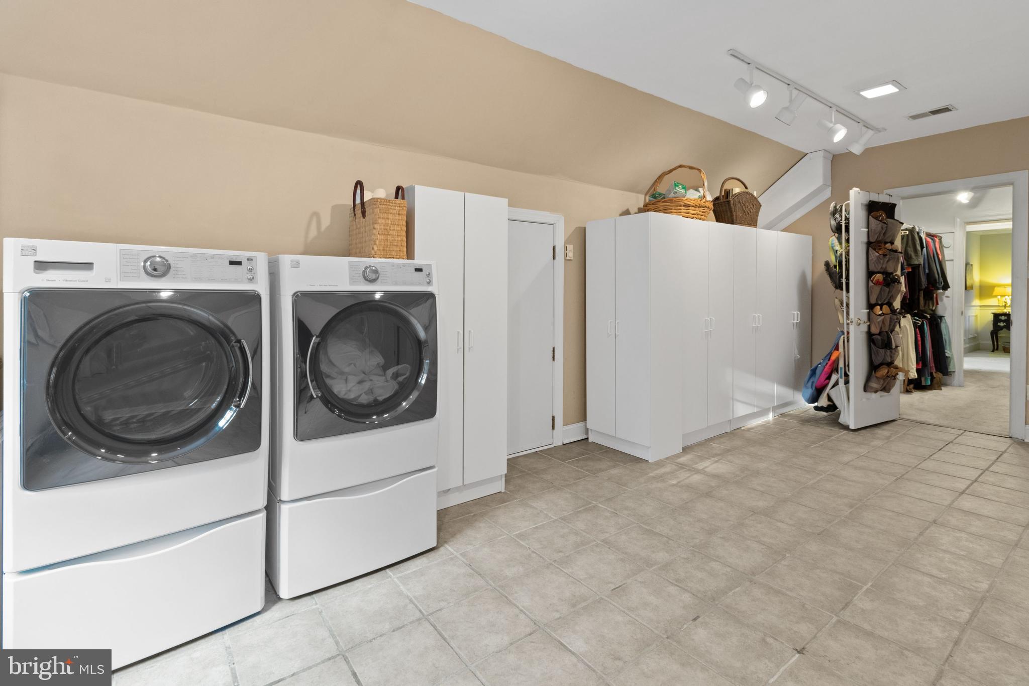 GRENOBLE MANOR - Residential