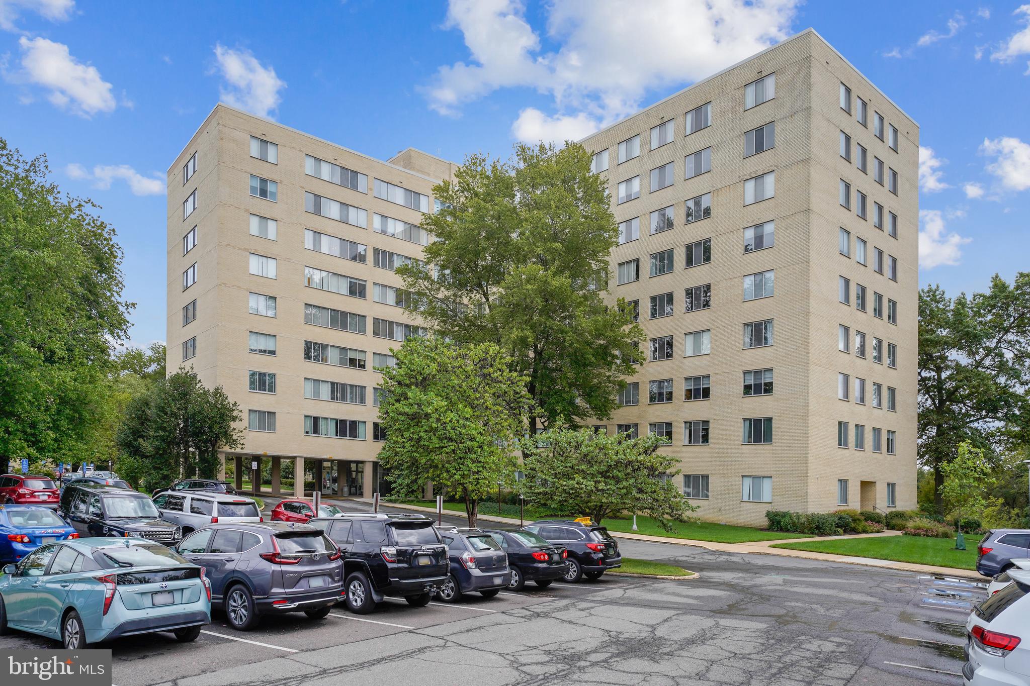 RIVER TOWERS - Residential