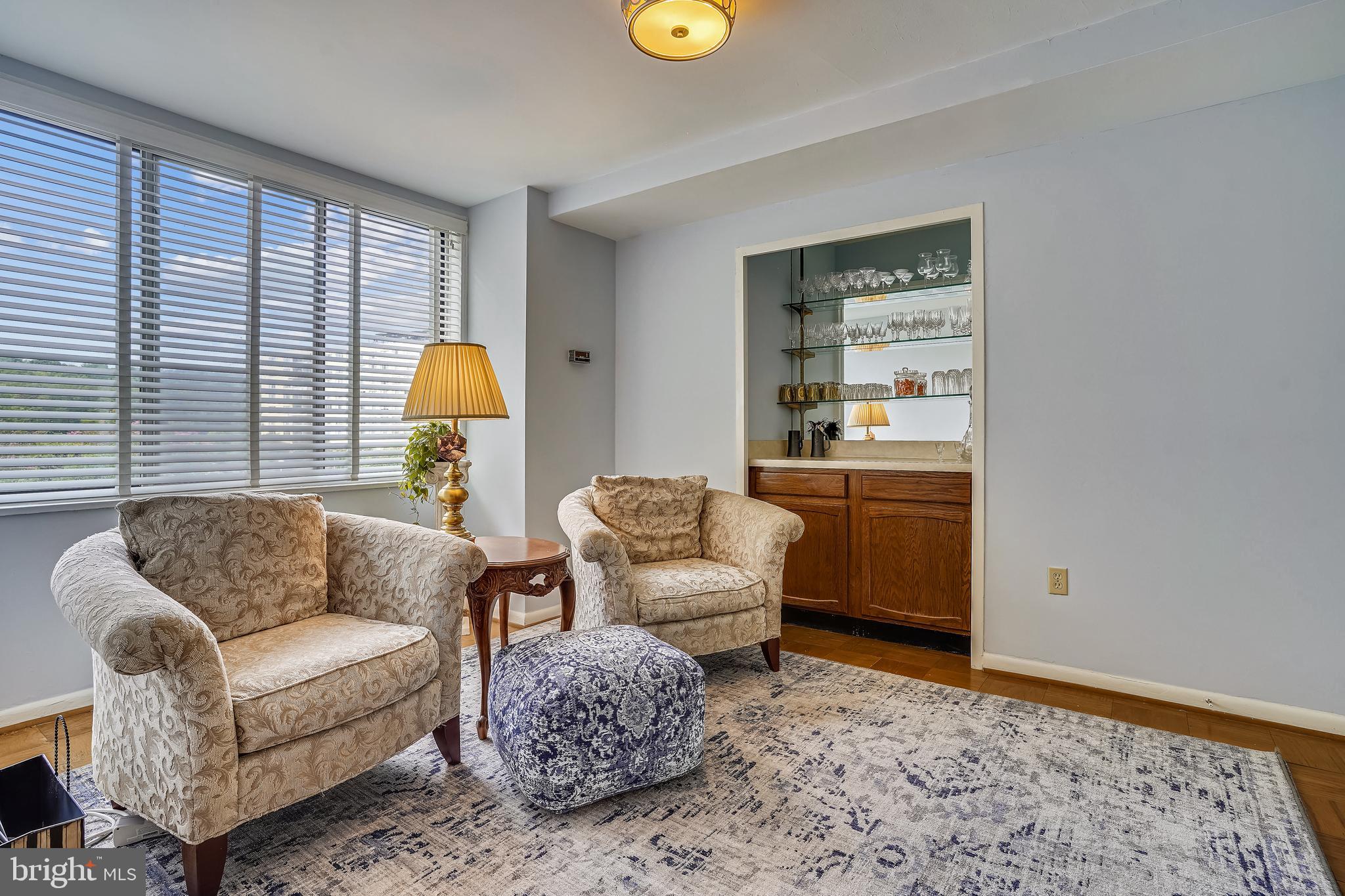 RIVER TOWERS - Residential