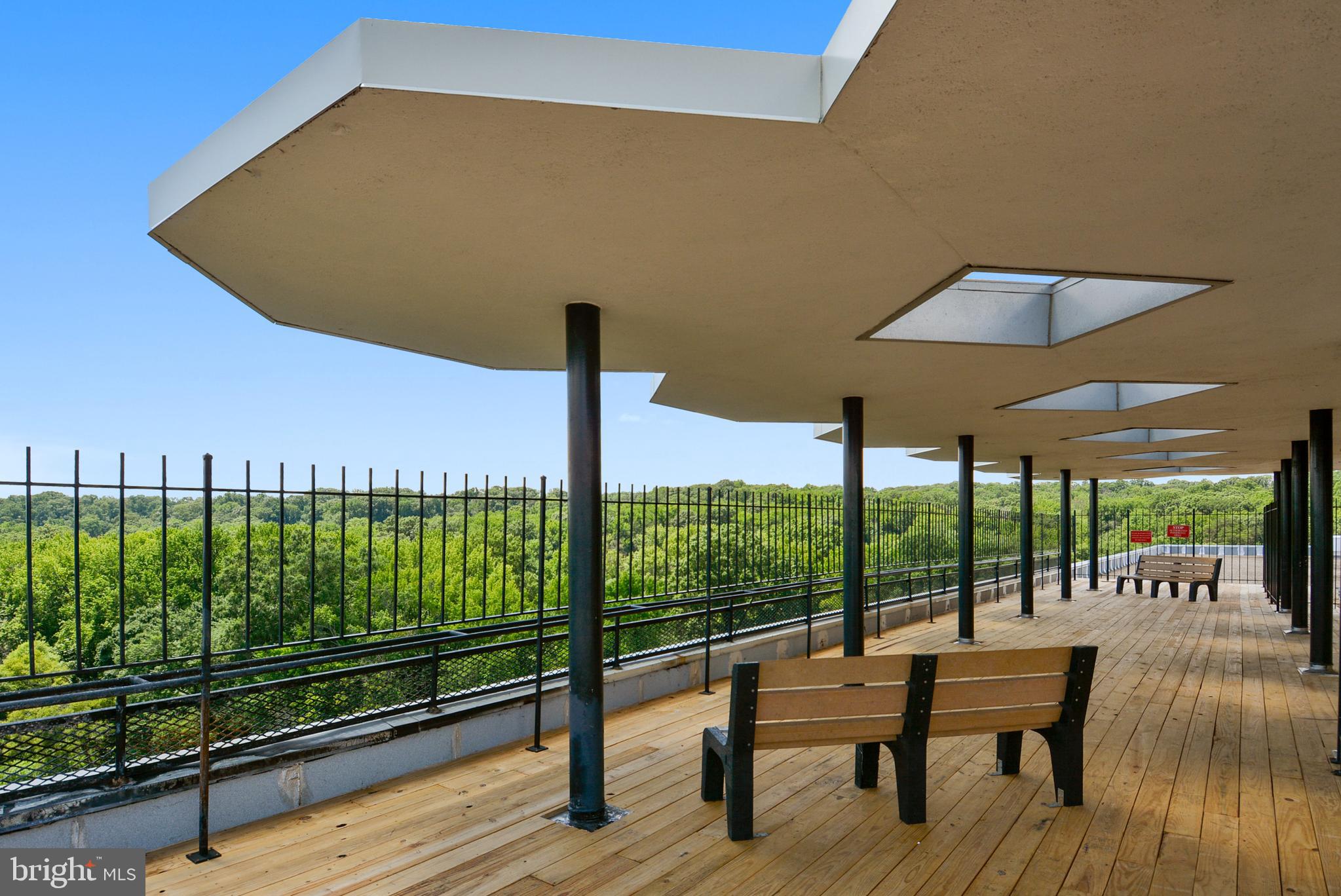 RIVER TOWERS - Residential