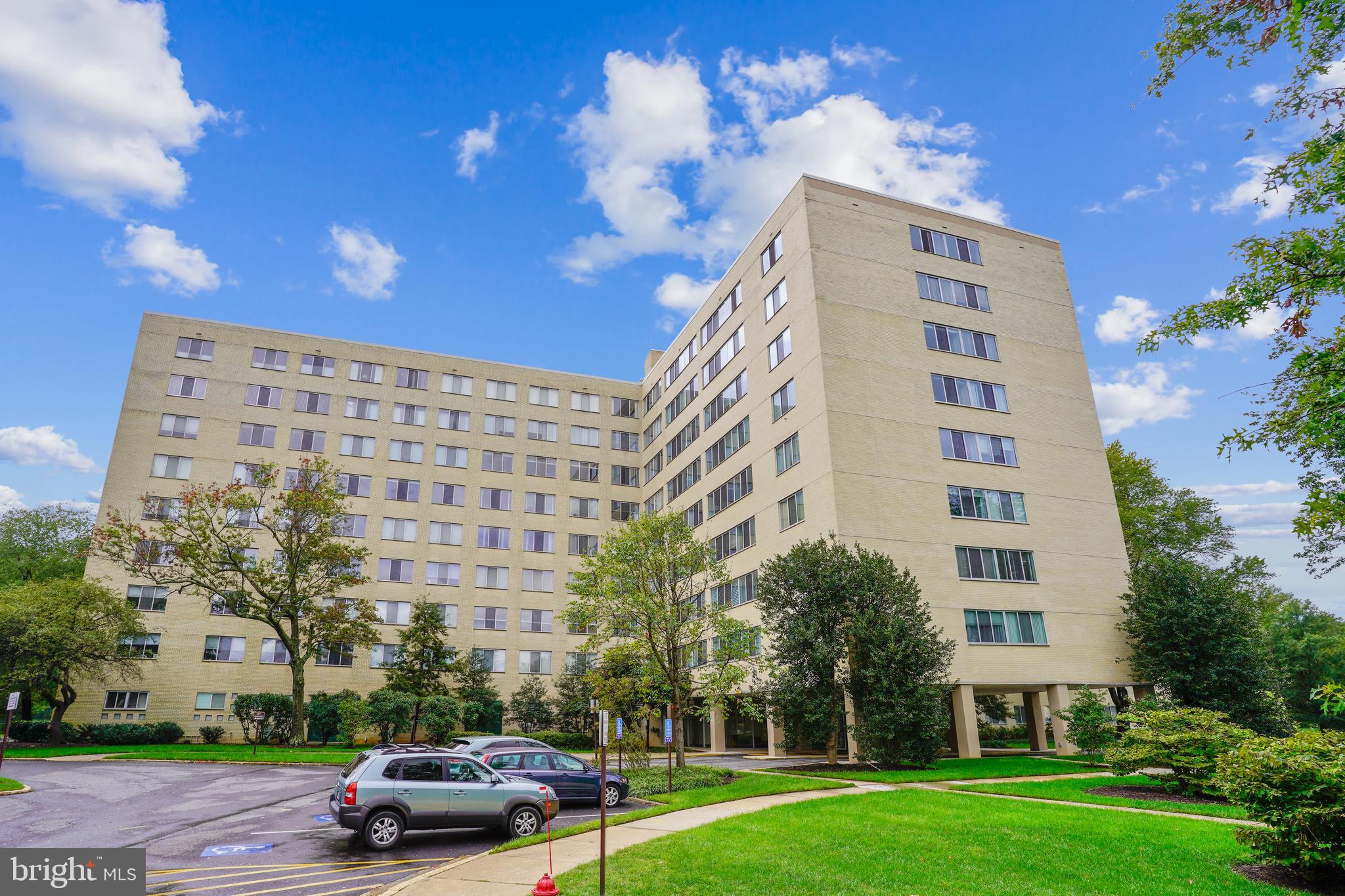 RIVER TOWERS - Residential