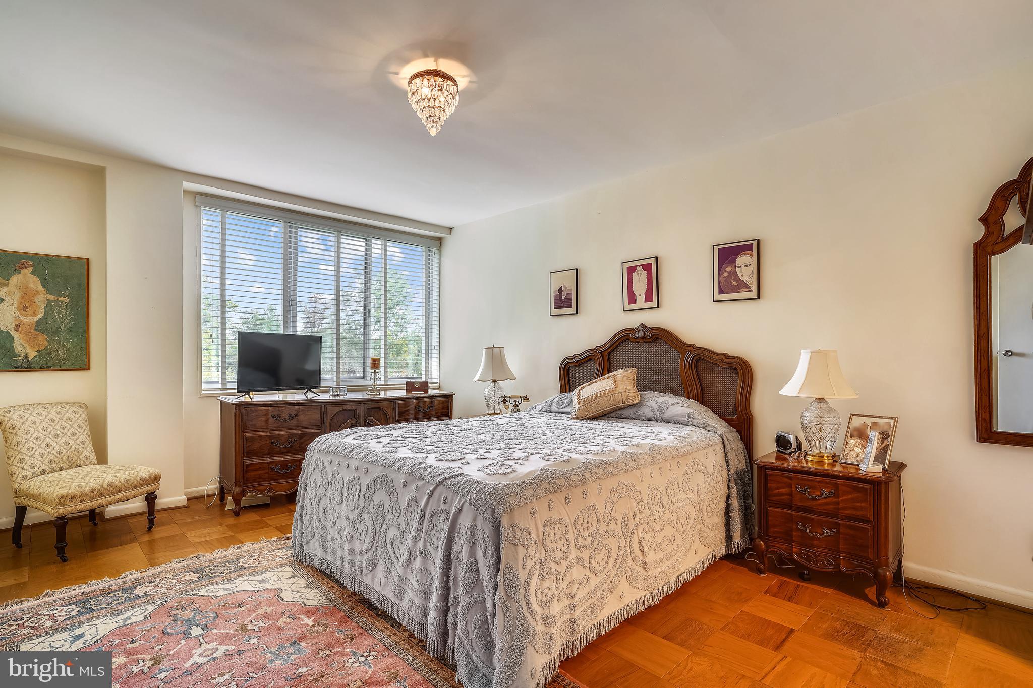 RIVER TOWERS - Residential