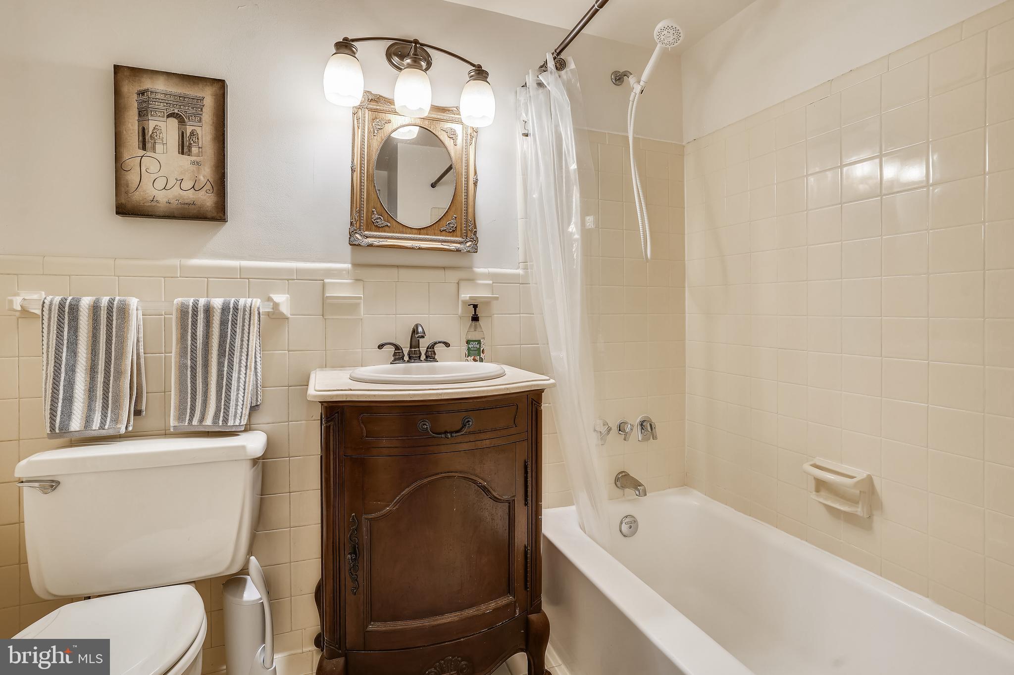 RIVER TOWERS - Residential