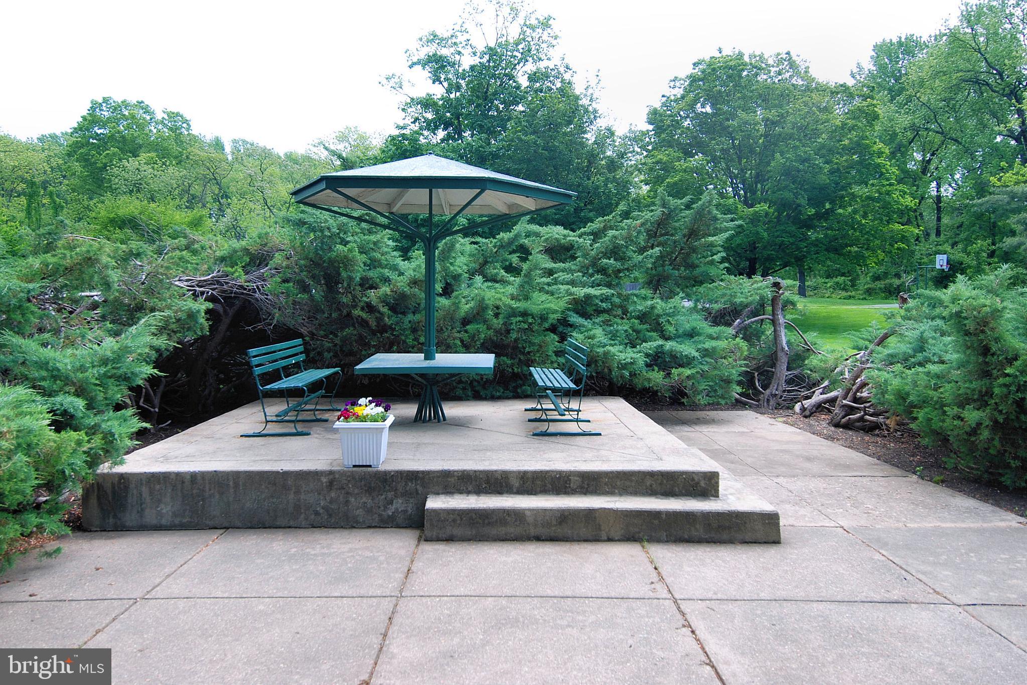 RIVER TOWERS - Residential